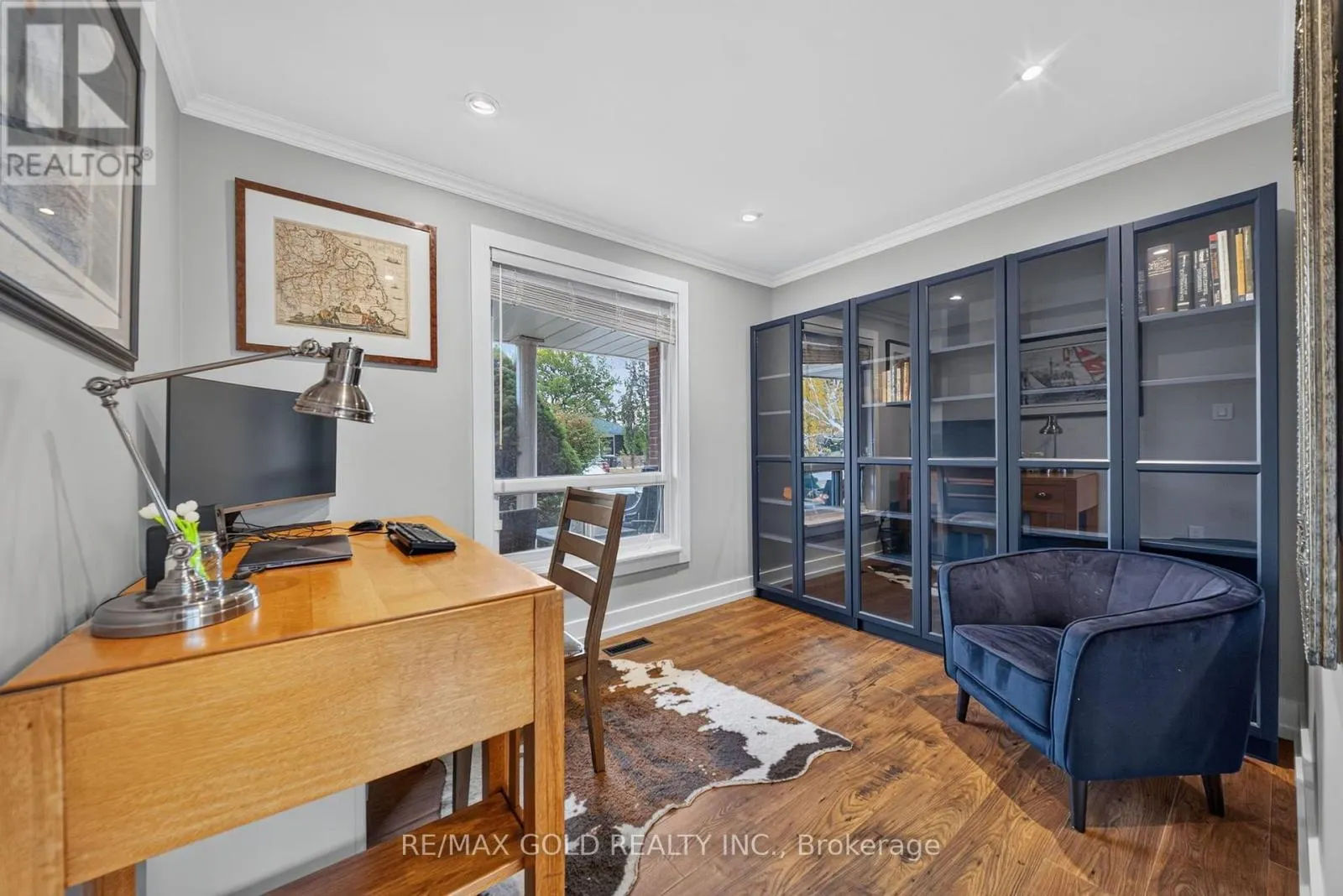 11 DOWLING CRESCENT
