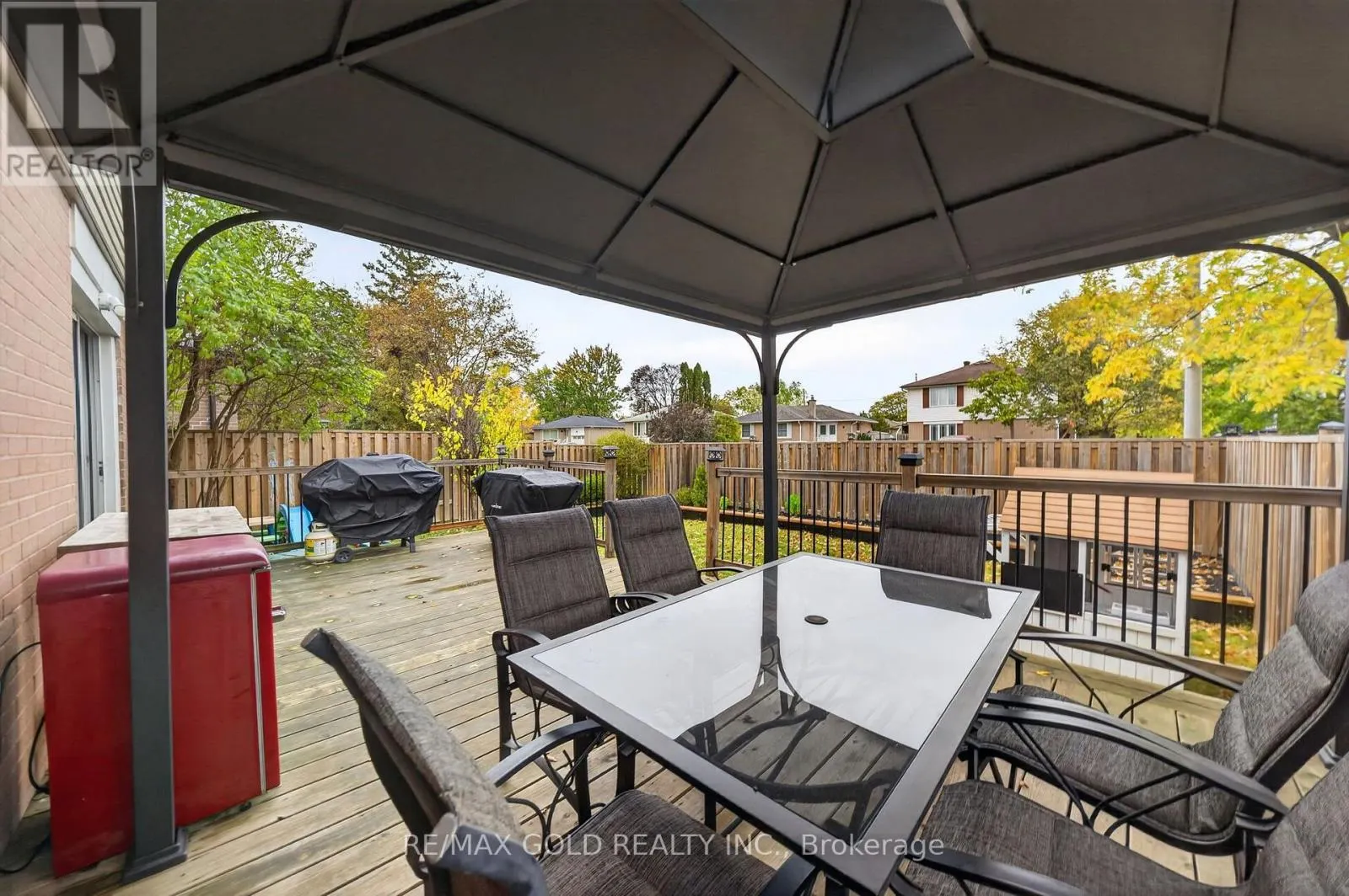 11 DOWLING CRESCENT