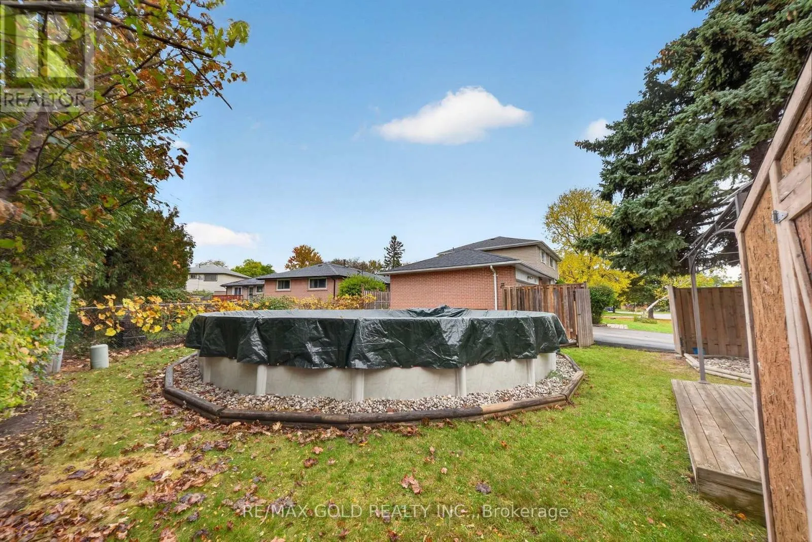 11 DOWLING CRESCENT