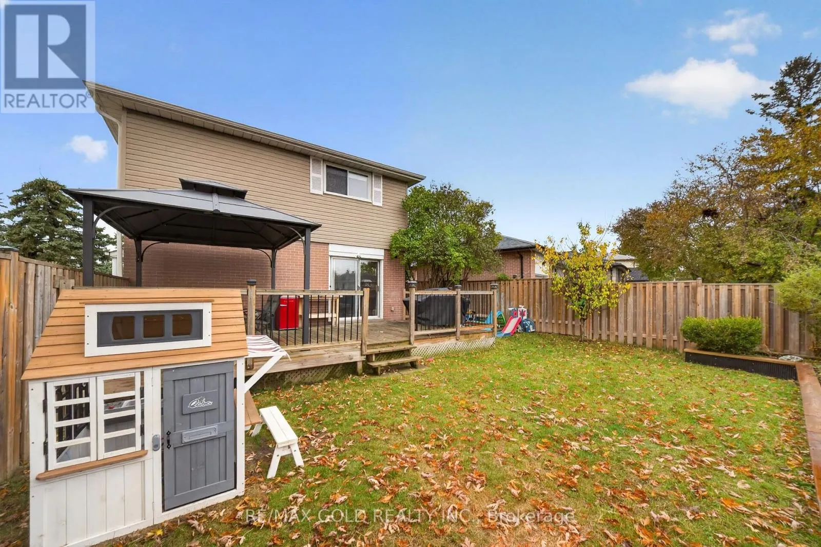 11 DOWLING CRESCENT