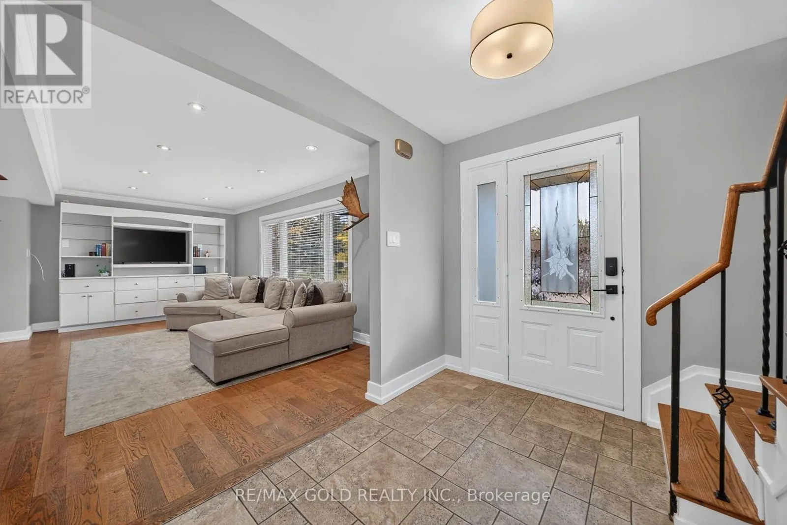 11 DOWLING CRESCENT