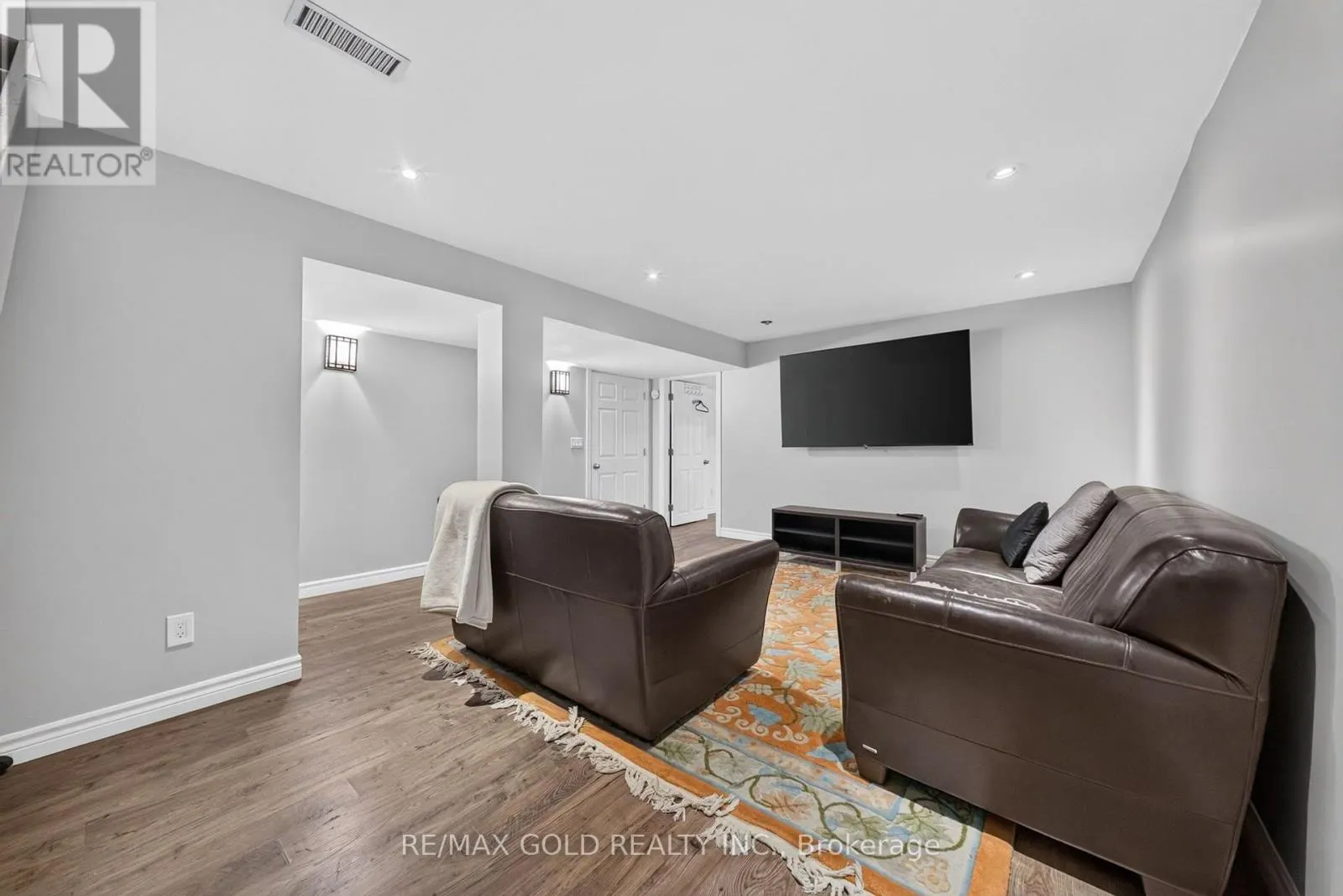 11 DOWLING CRESCENT