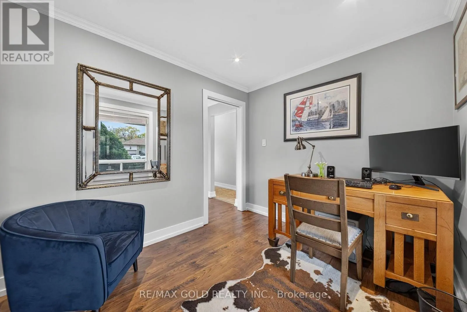 11 DOWLING CRESCENT
