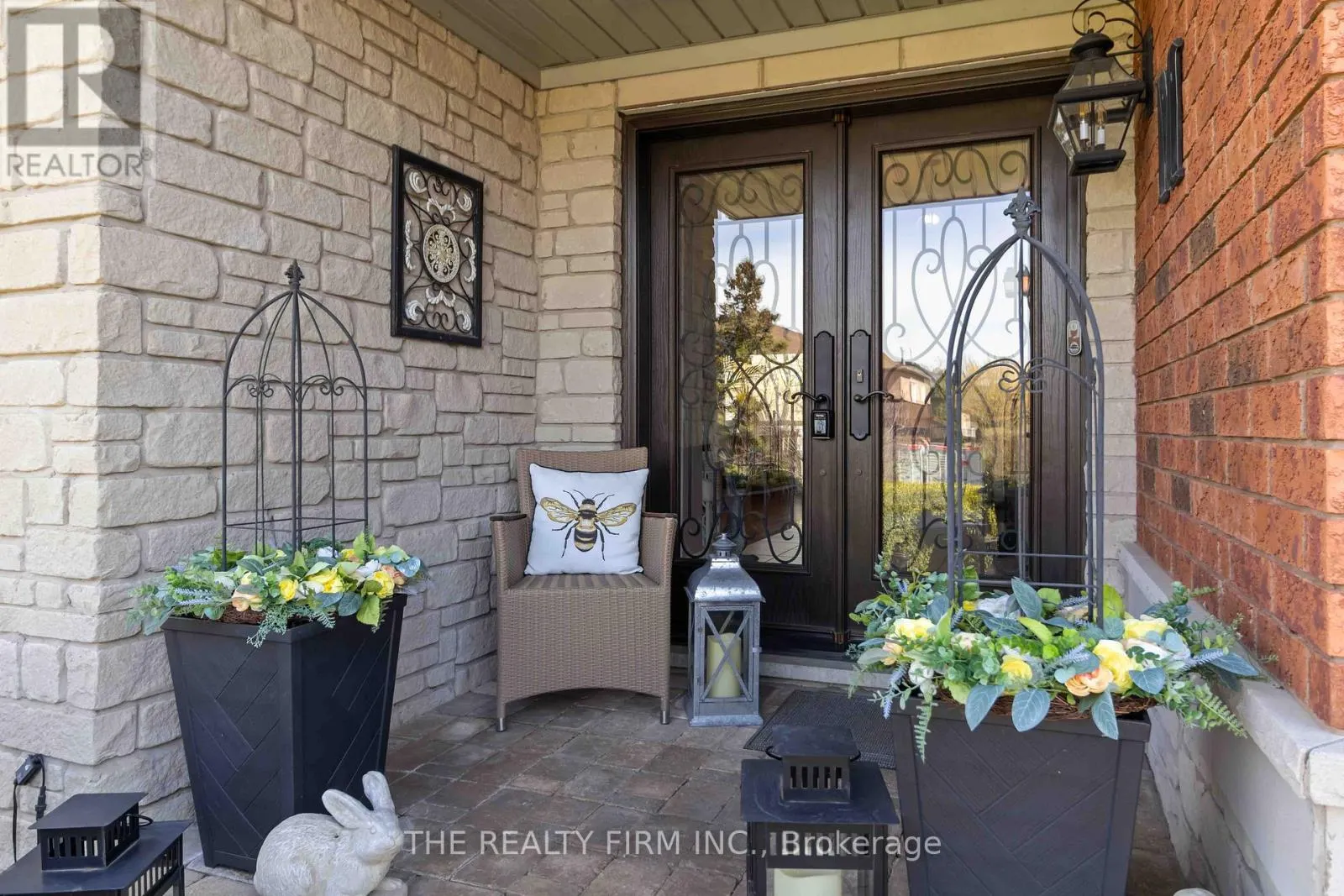 3 CLIFFCREST COURT