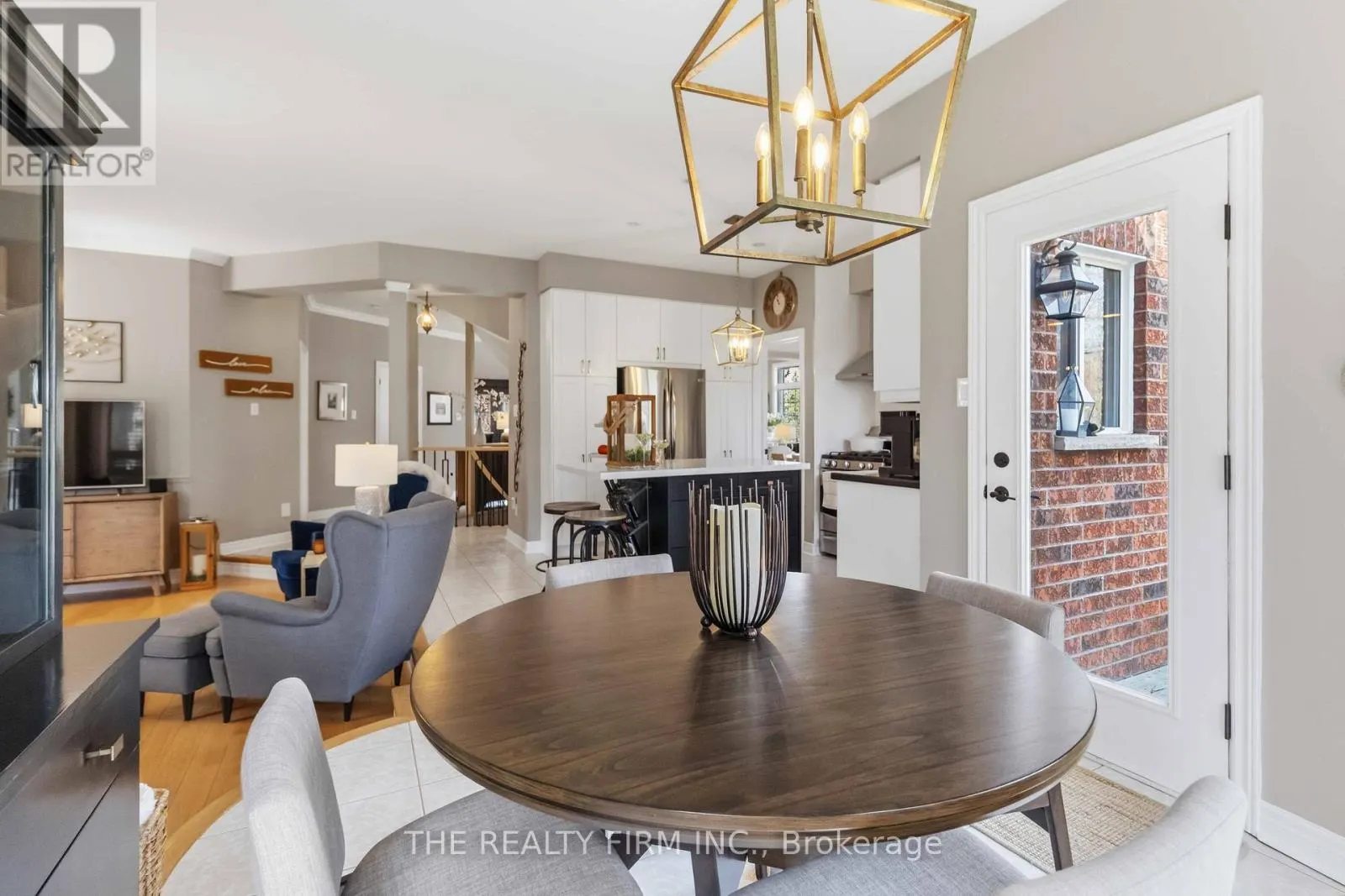 3 CLIFFCREST COURT