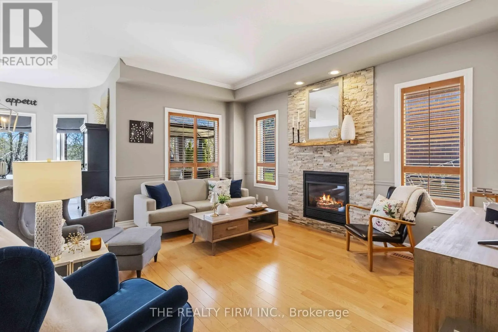 3 CLIFFCREST COURT