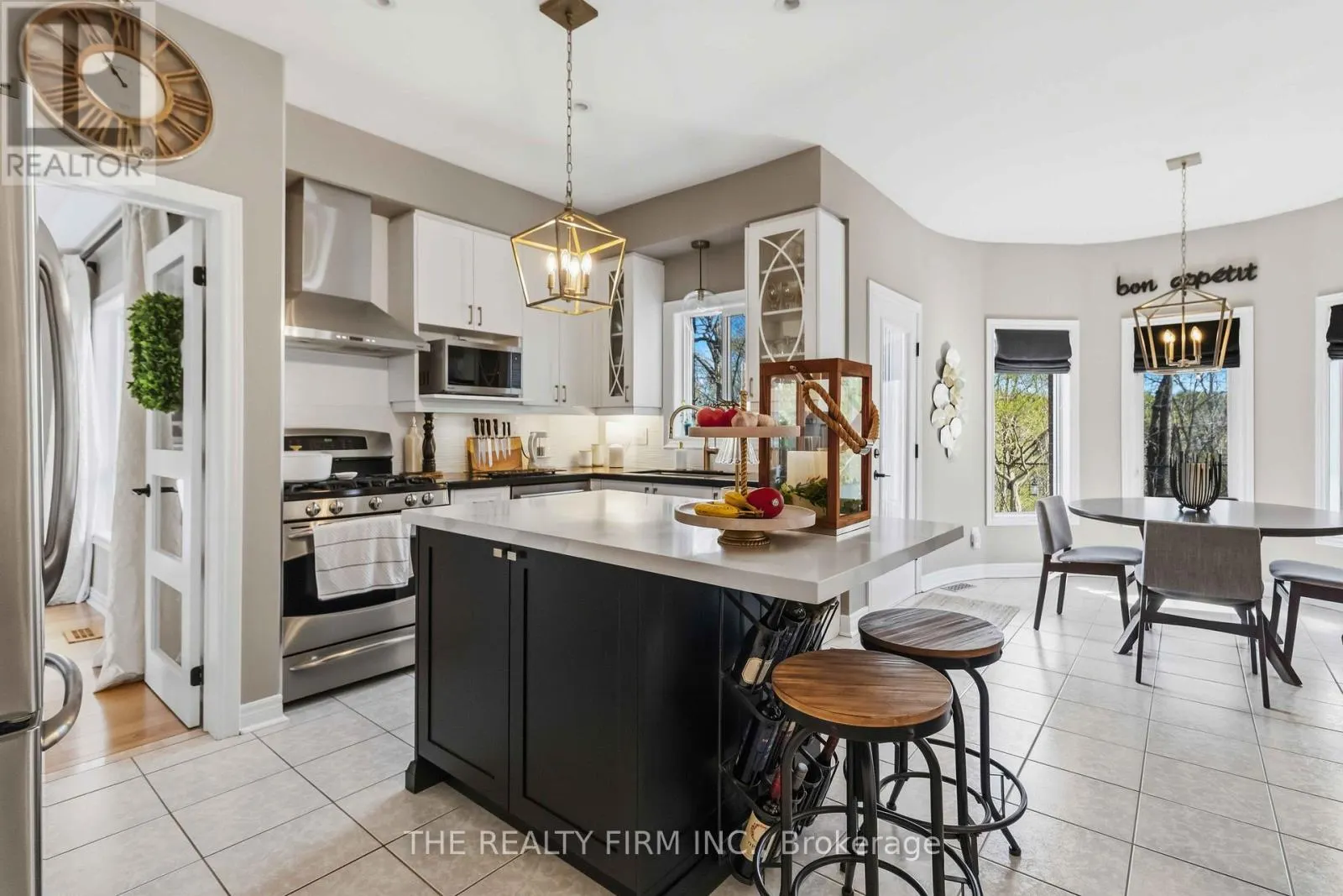 3 CLIFFCREST COURT