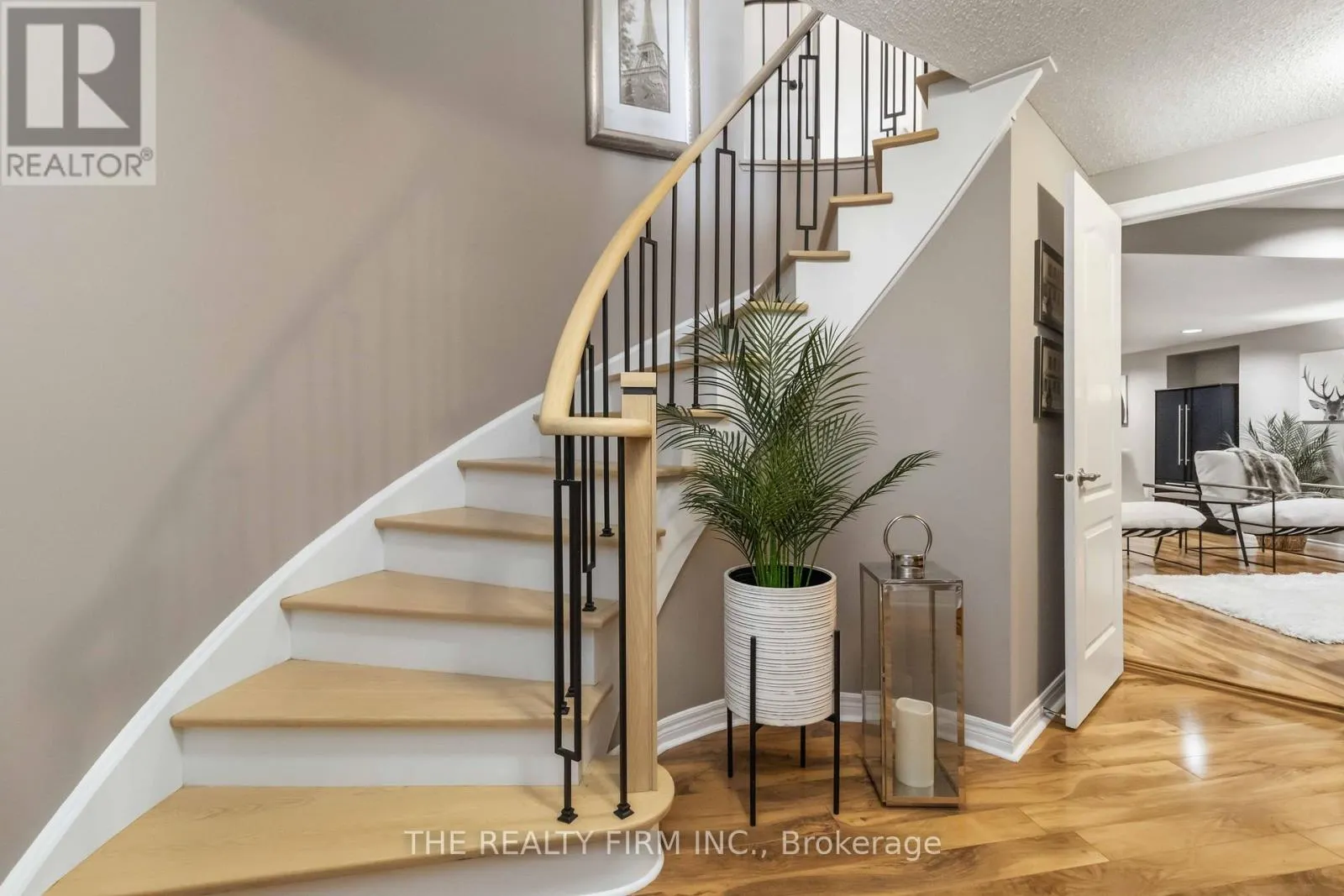 3 CLIFFCREST COURT