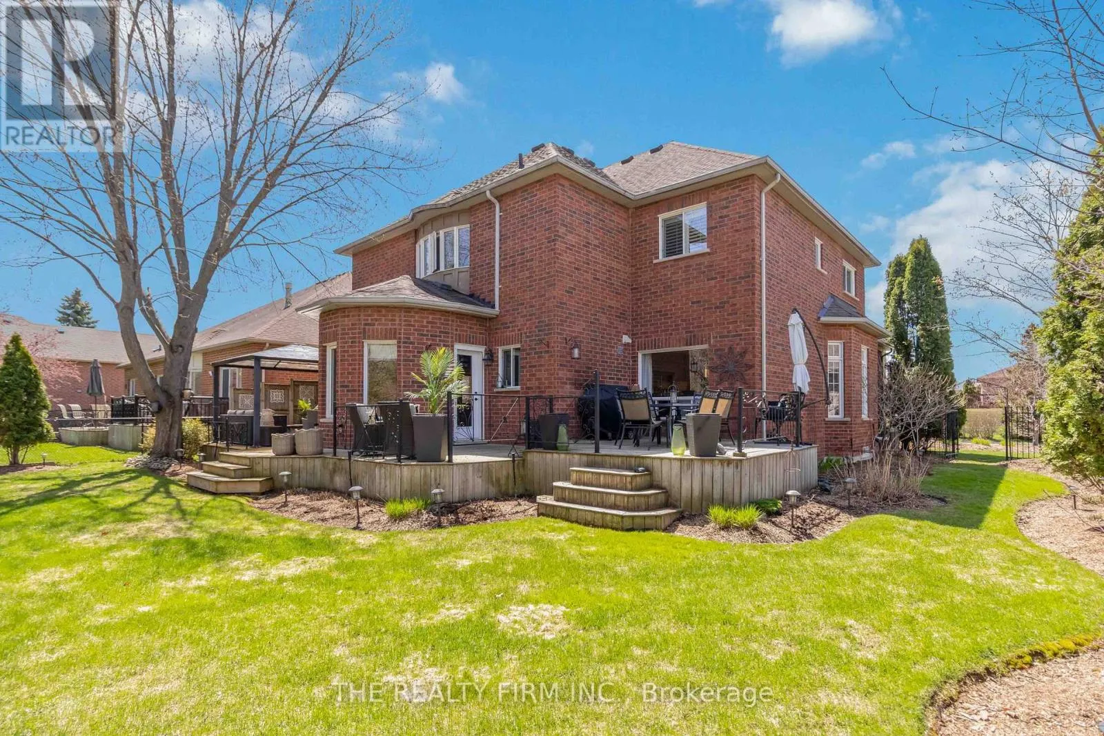 3 CLIFFCREST COURT