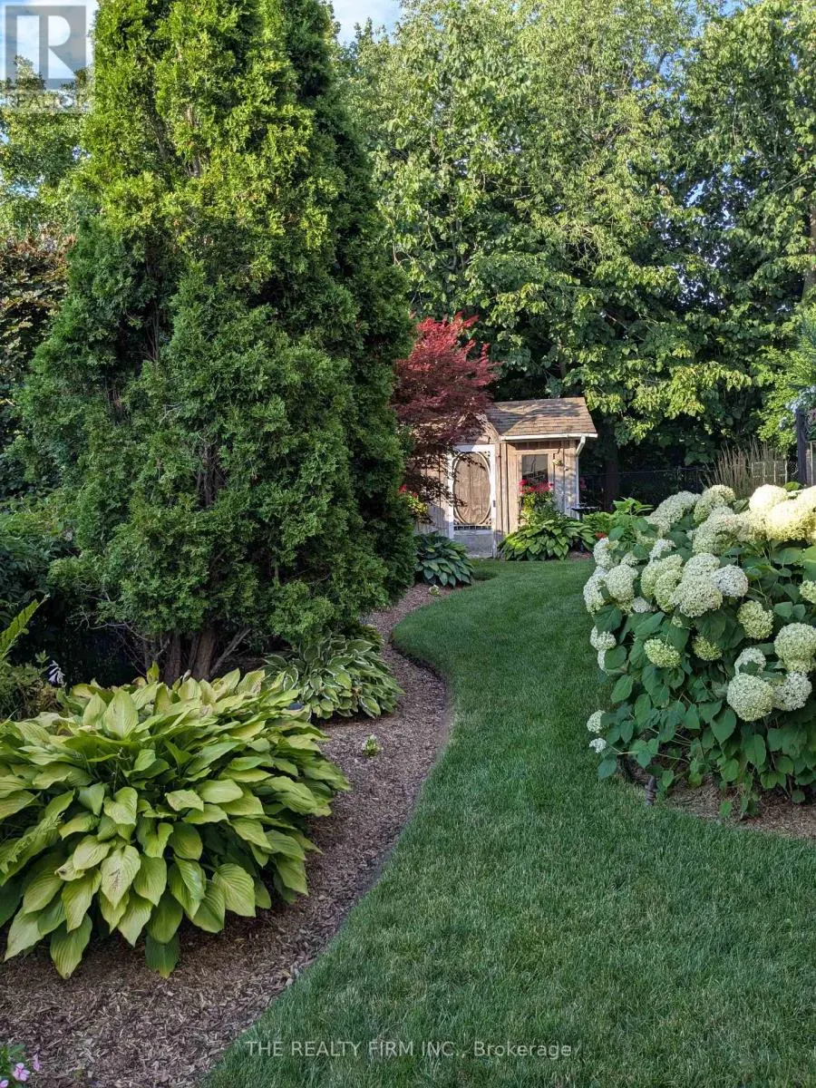 3 CLIFFCREST COURT