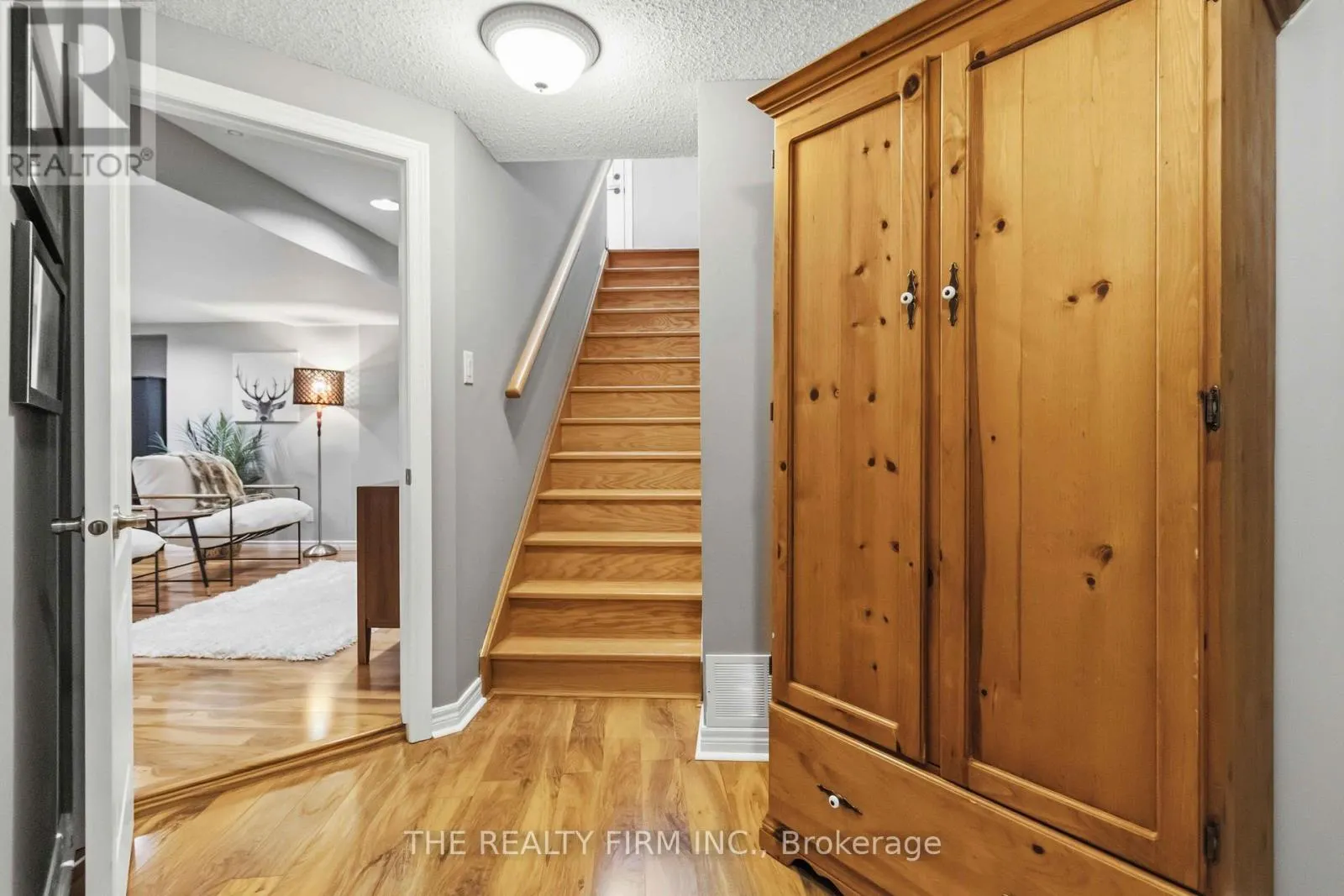 3 CLIFFCREST COURT
