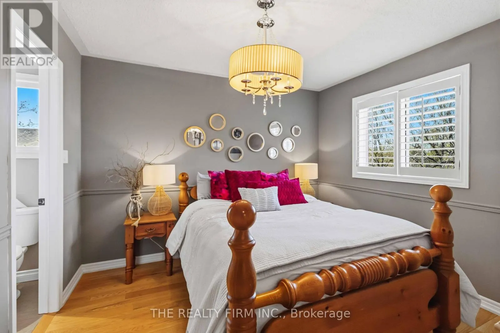 3 CLIFFCREST COURT