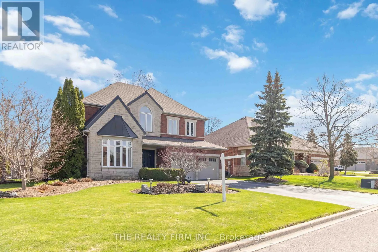 3 CLIFFCREST COURT