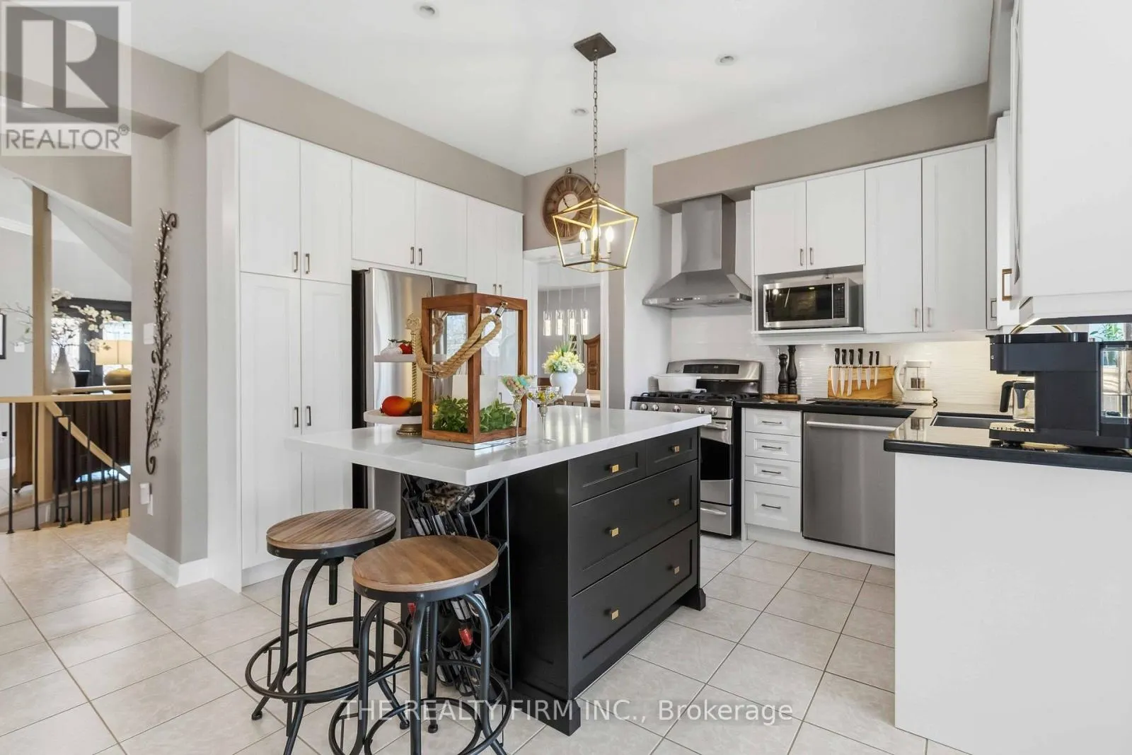 3 CLIFFCREST COURT