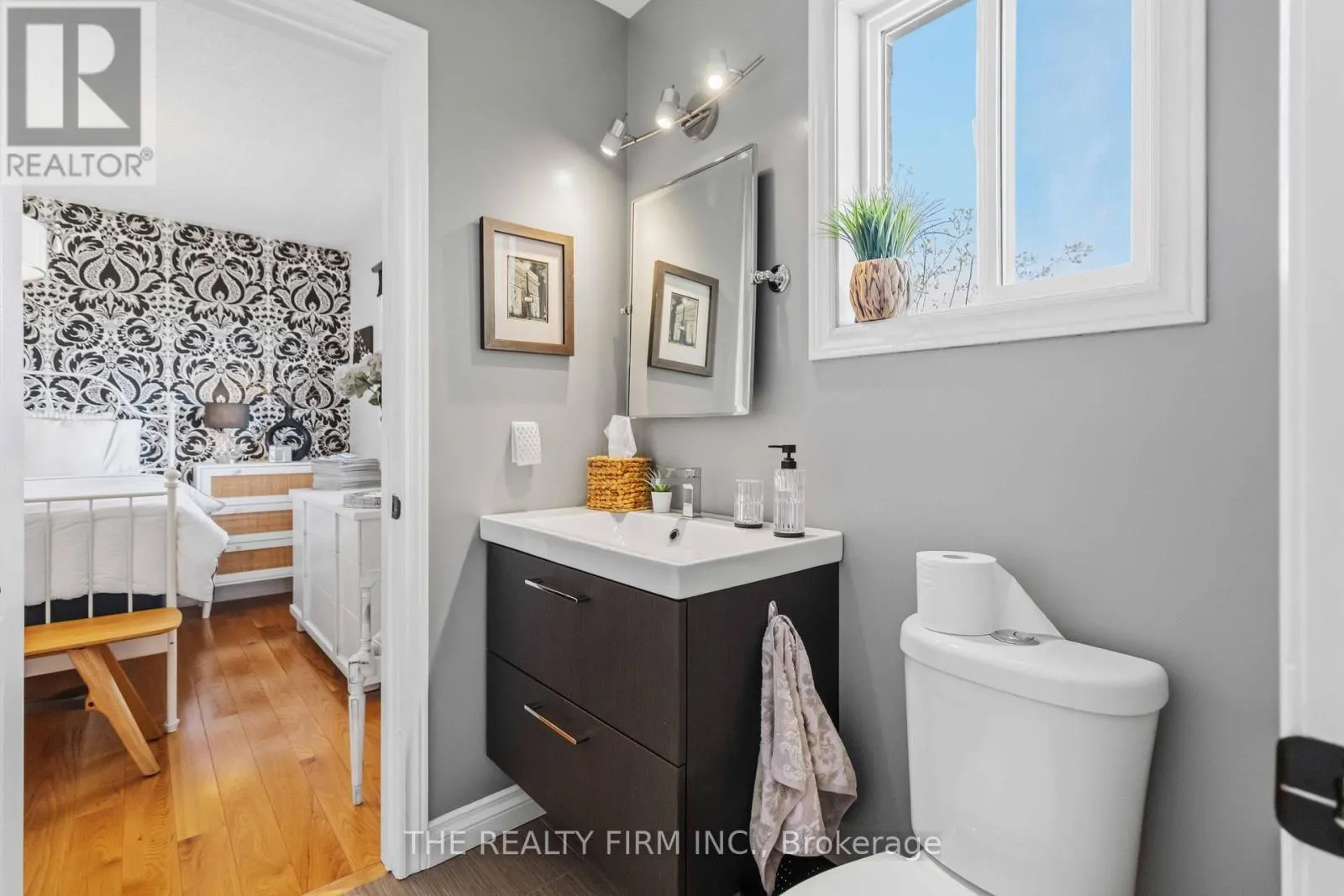 3 CLIFFCREST COURT