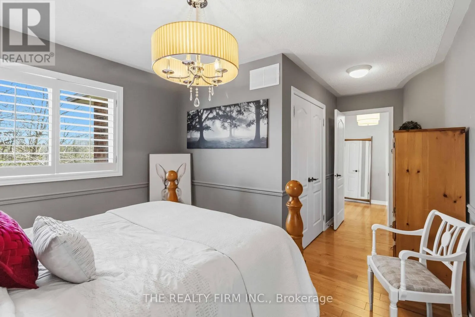 3 CLIFFCREST COURT