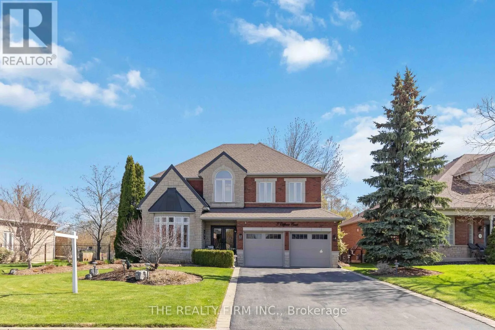 3 CLIFFCREST COURT