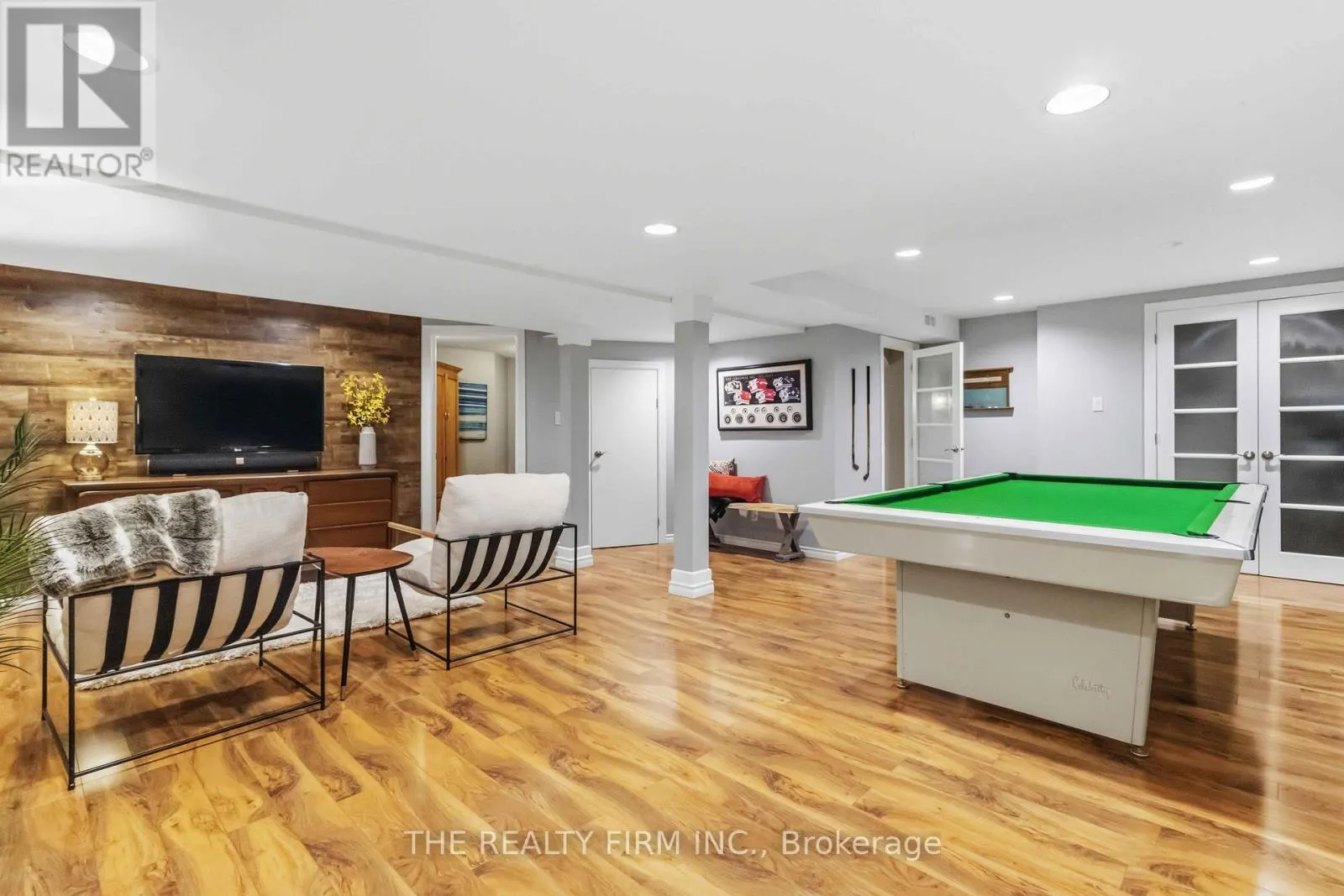 3 CLIFFCREST COURT