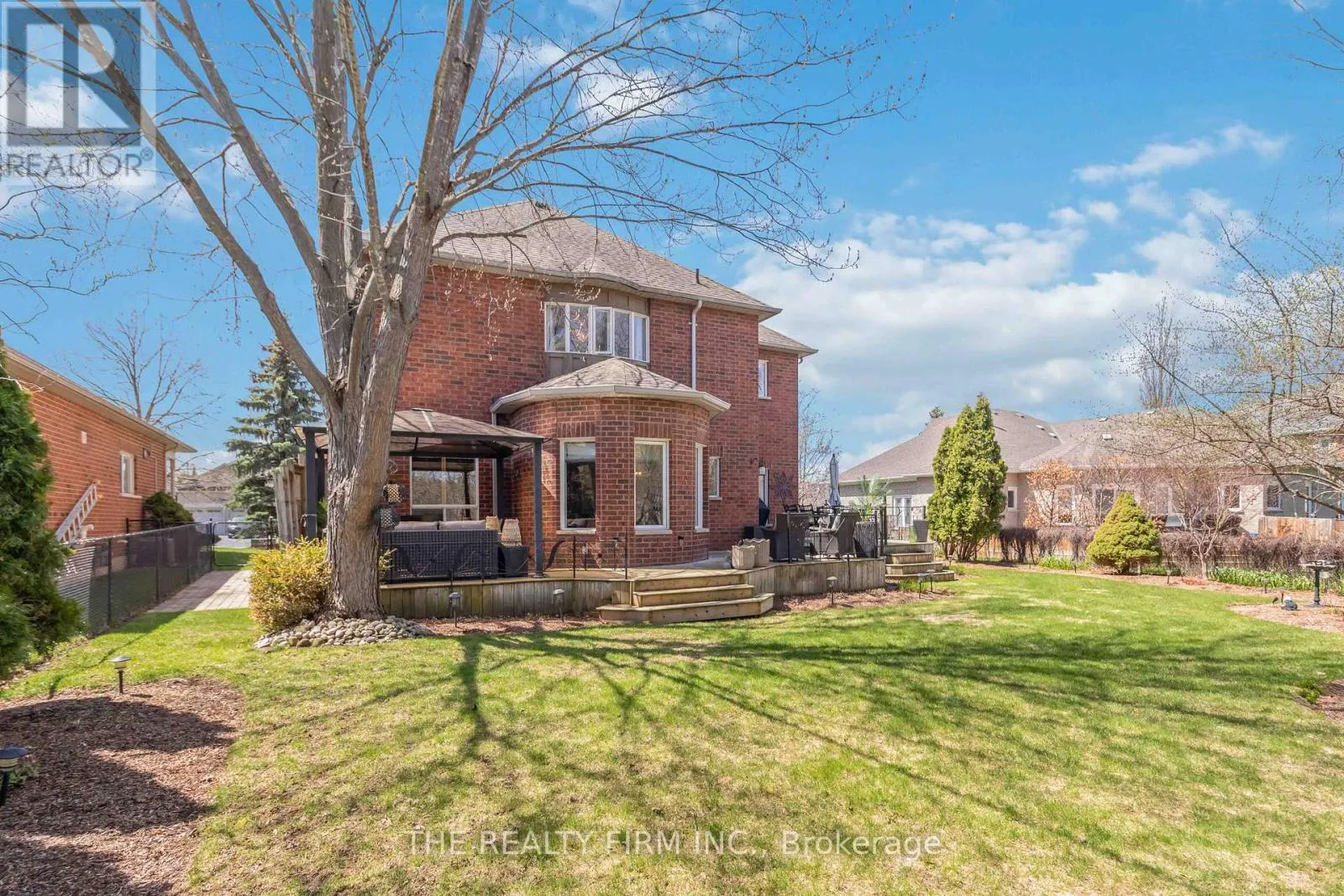 3 CLIFFCREST COURT