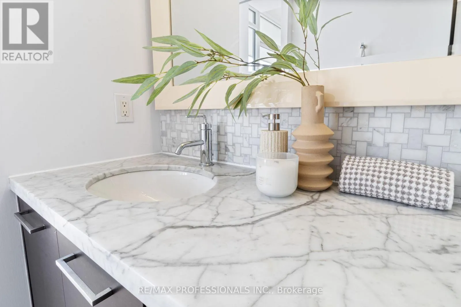 505 - 88 PARK LAWN ROAD