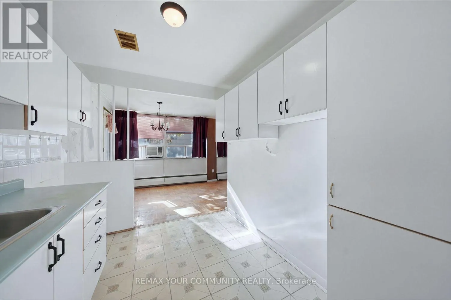 12 - 8 KINSDALE BOULEVARD