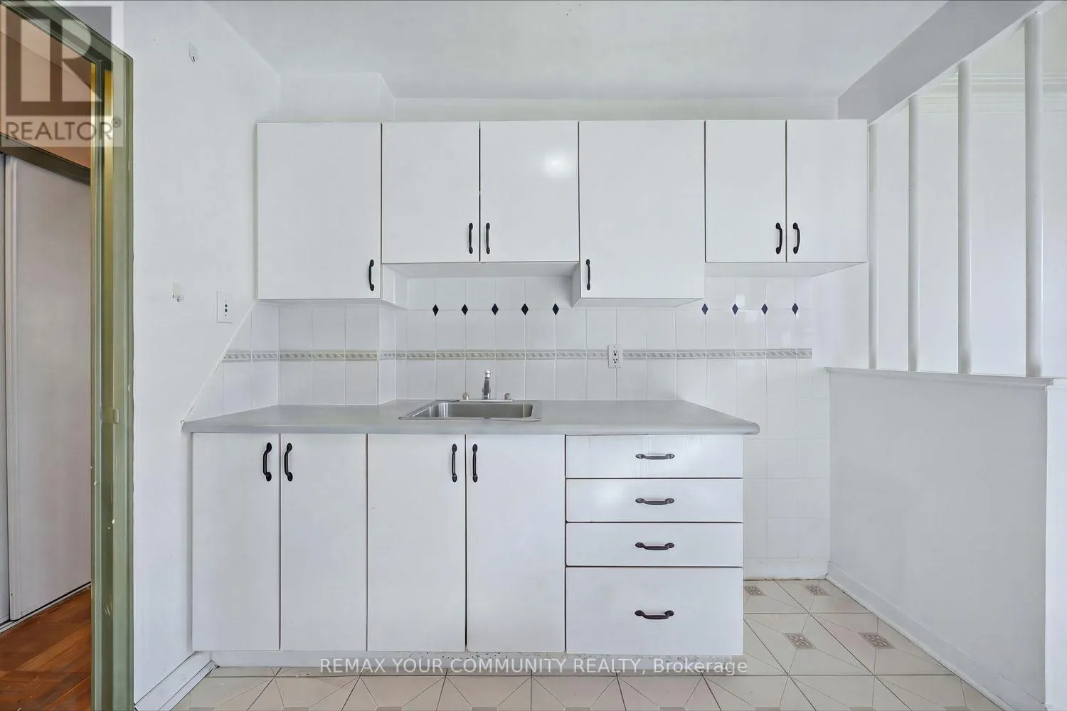 12 - 8 KINSDALE BOULEVARD