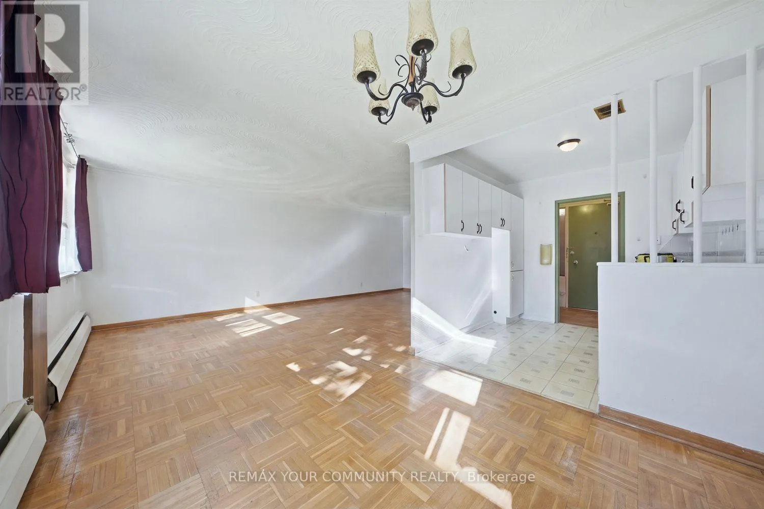 12 - 8 KINSDALE BOULEVARD