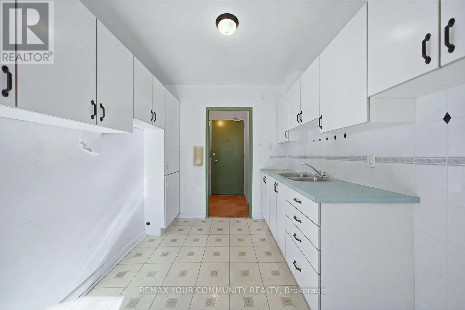 12 - 8 KINSDALE BOULEVARD