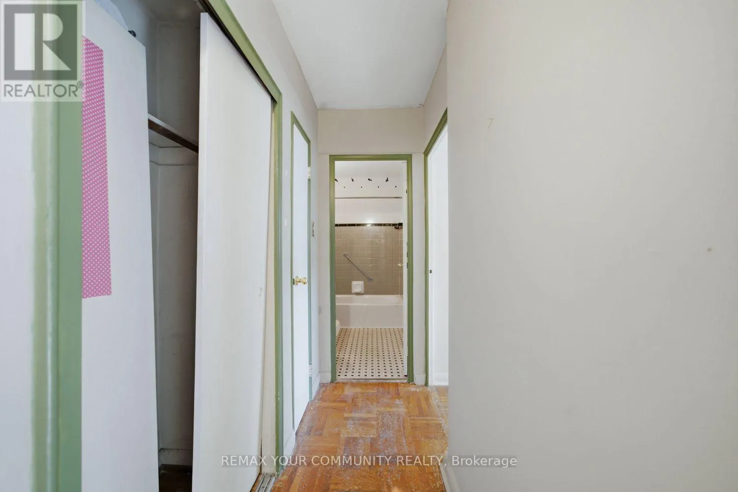 12 - 8 KINSDALE BOULEVARD