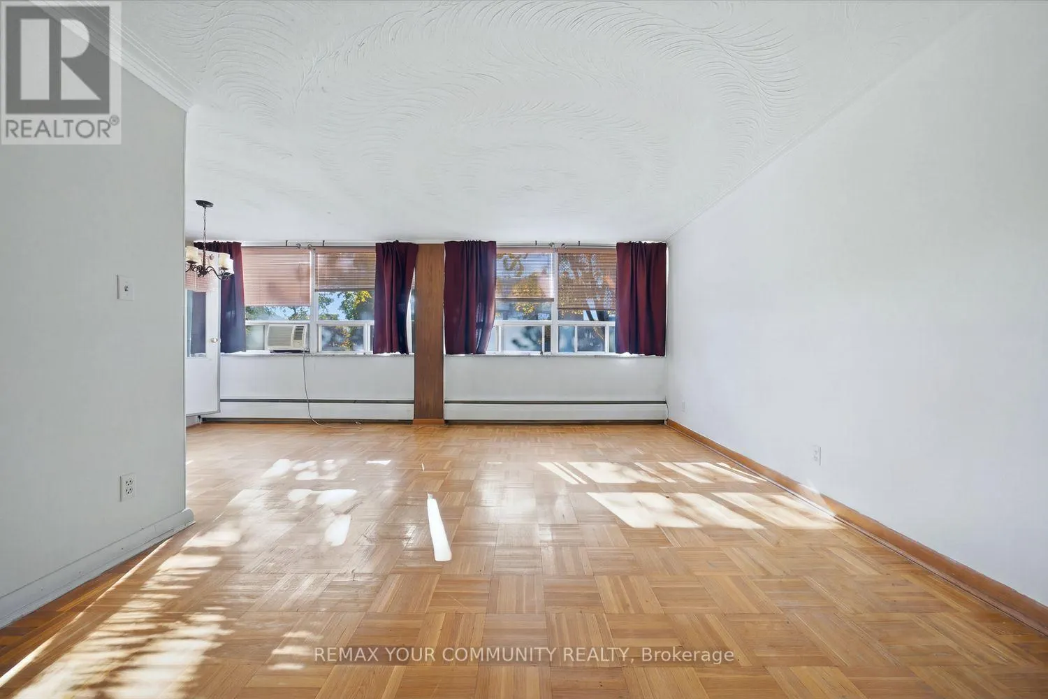 12 - 8 KINSDALE BOULEVARD