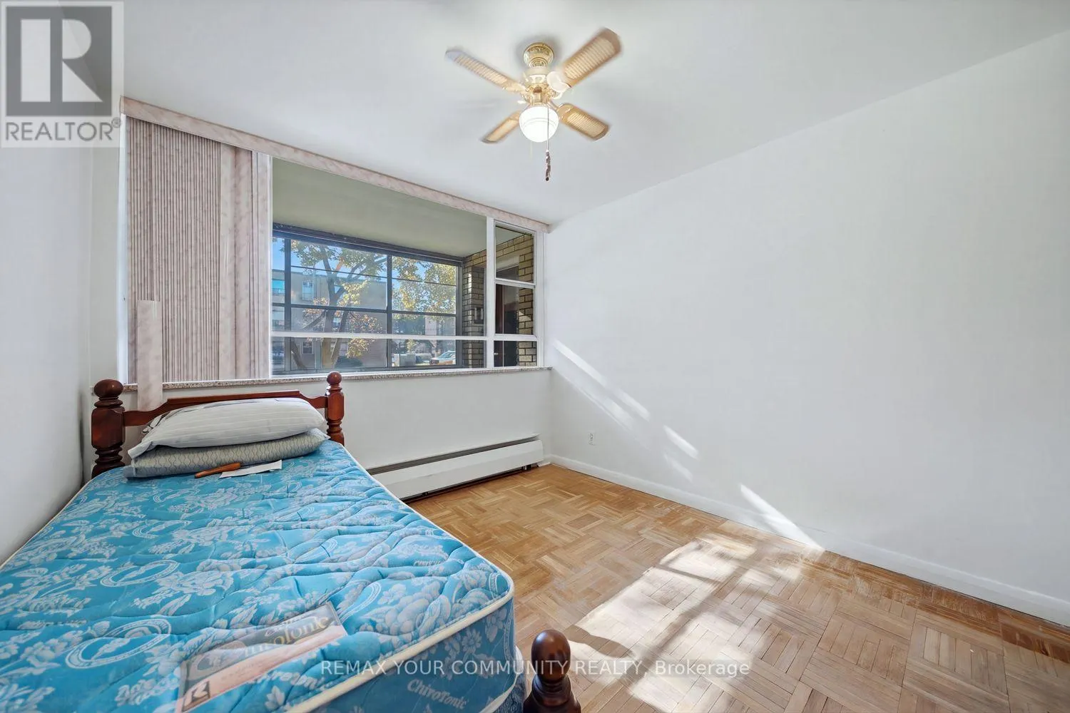 12 - 8 KINSDALE BOULEVARD