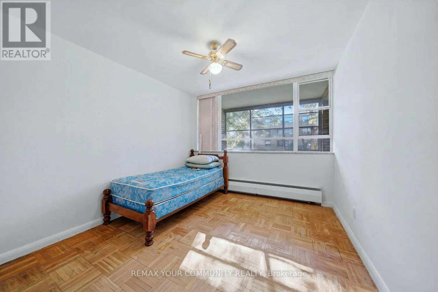 12 - 8 KINSDALE BOULEVARD
