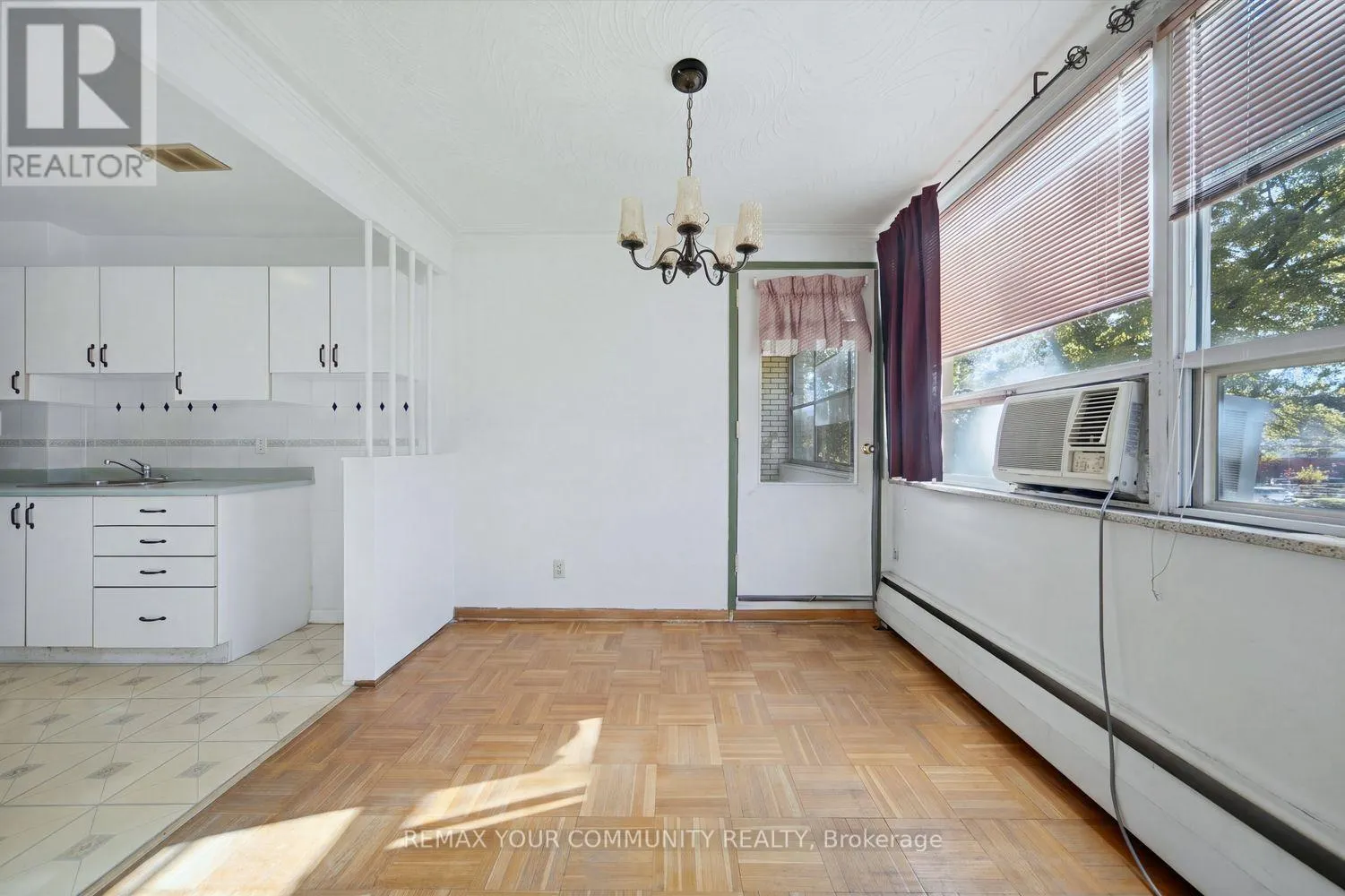 12 - 8 KINSDALE BOULEVARD