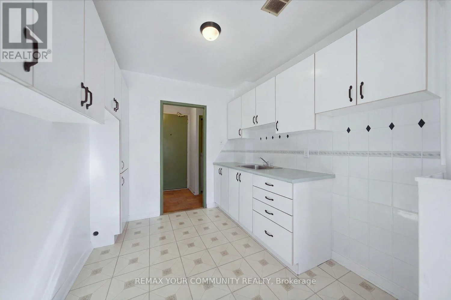 12 - 8 KINSDALE BOULEVARD