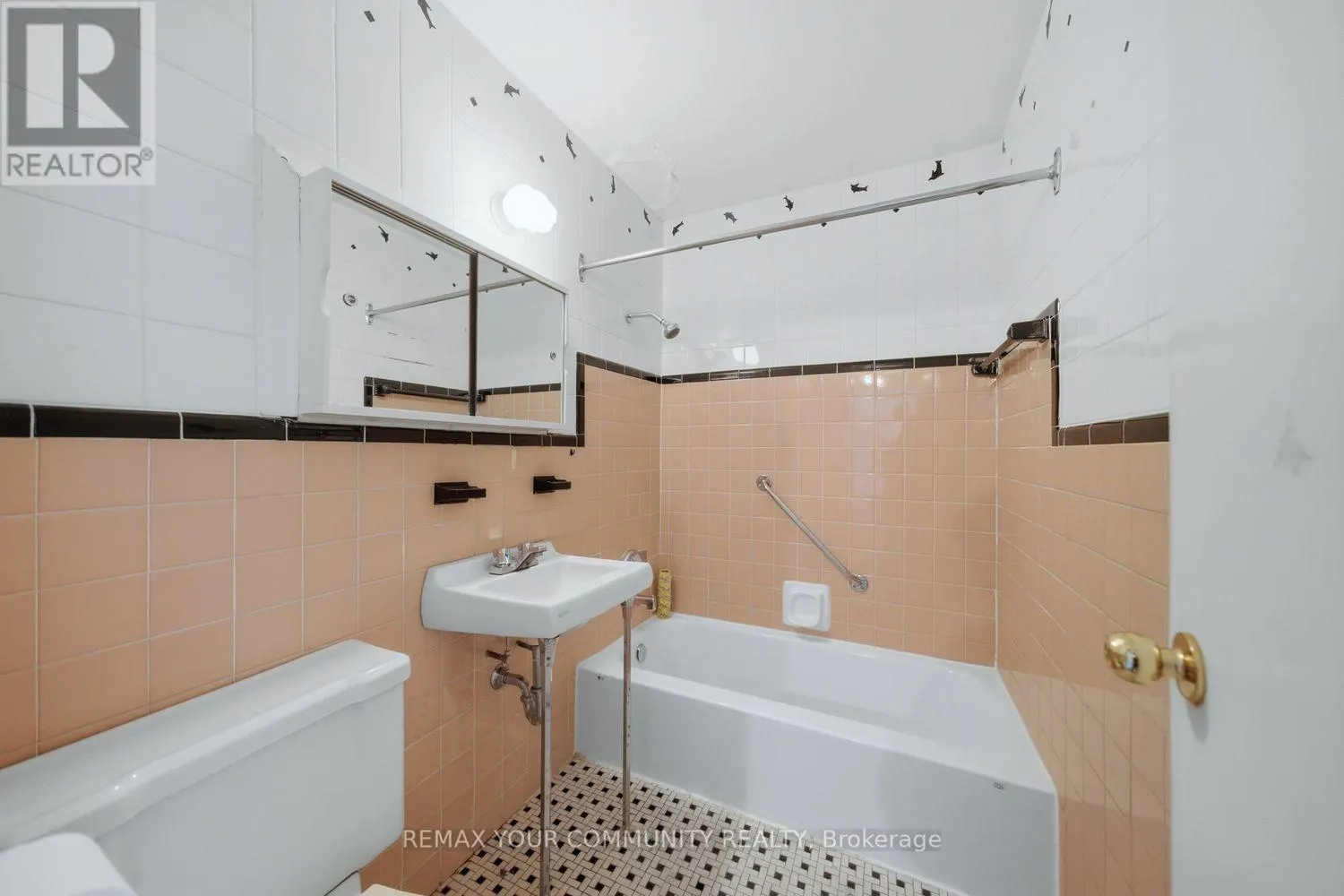 12 - 8 KINSDALE BOULEVARD