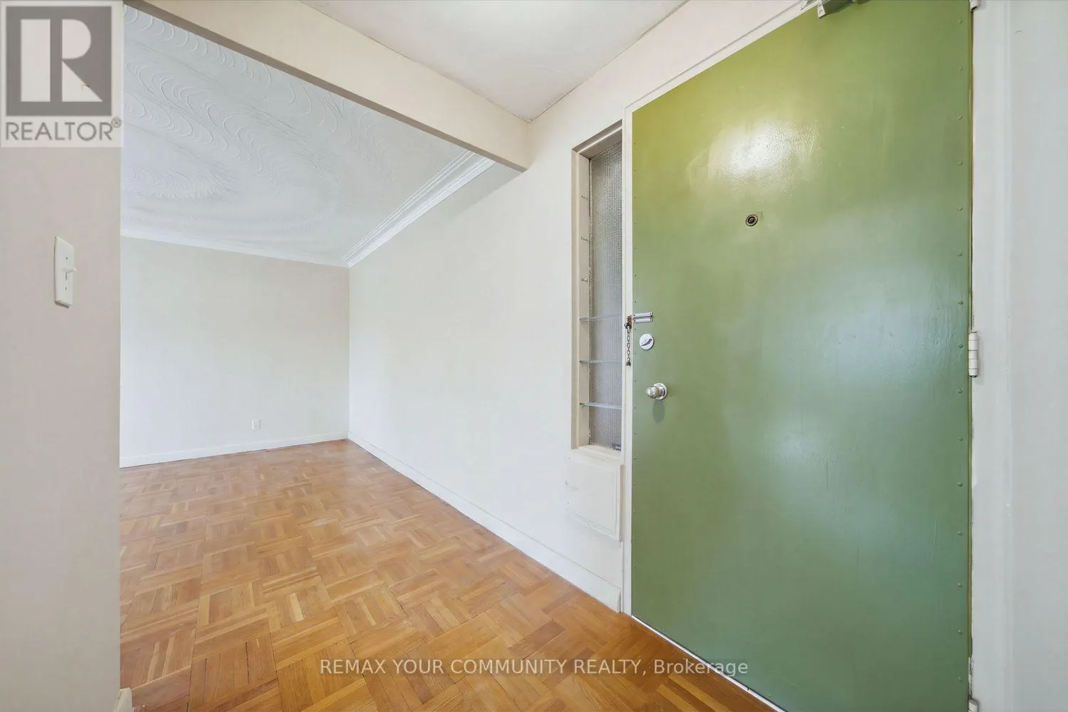 12 - 8 KINSDALE BOULEVARD