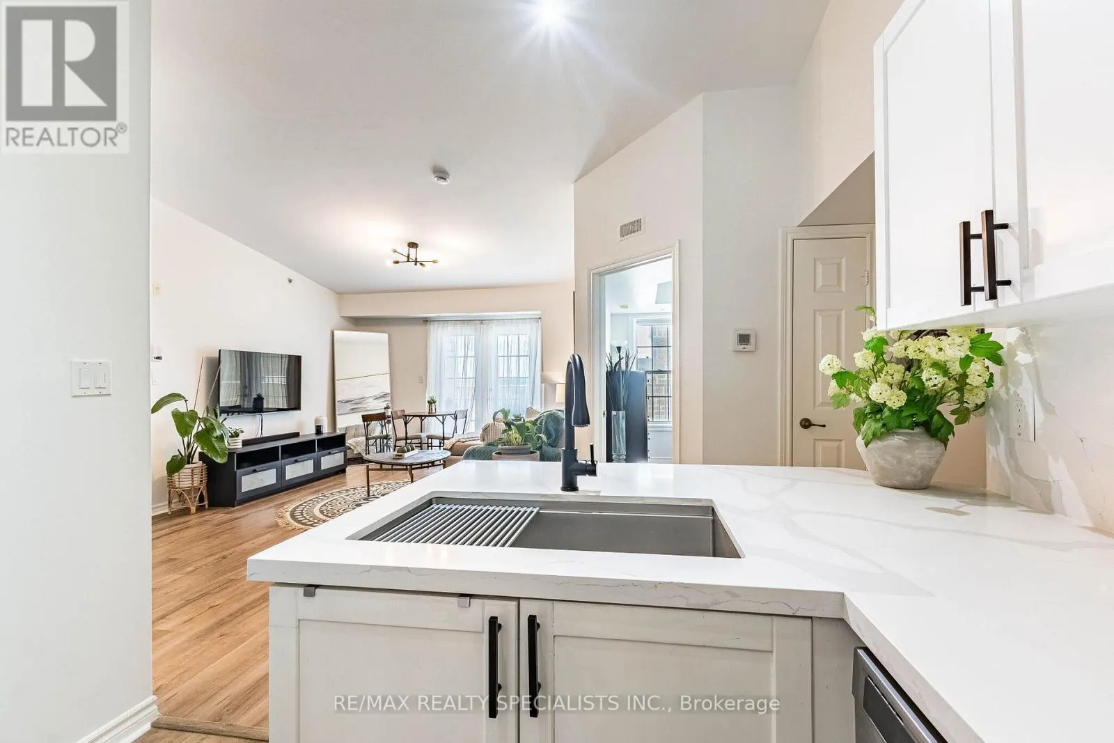 406 - 1480 BISHOPS GATE