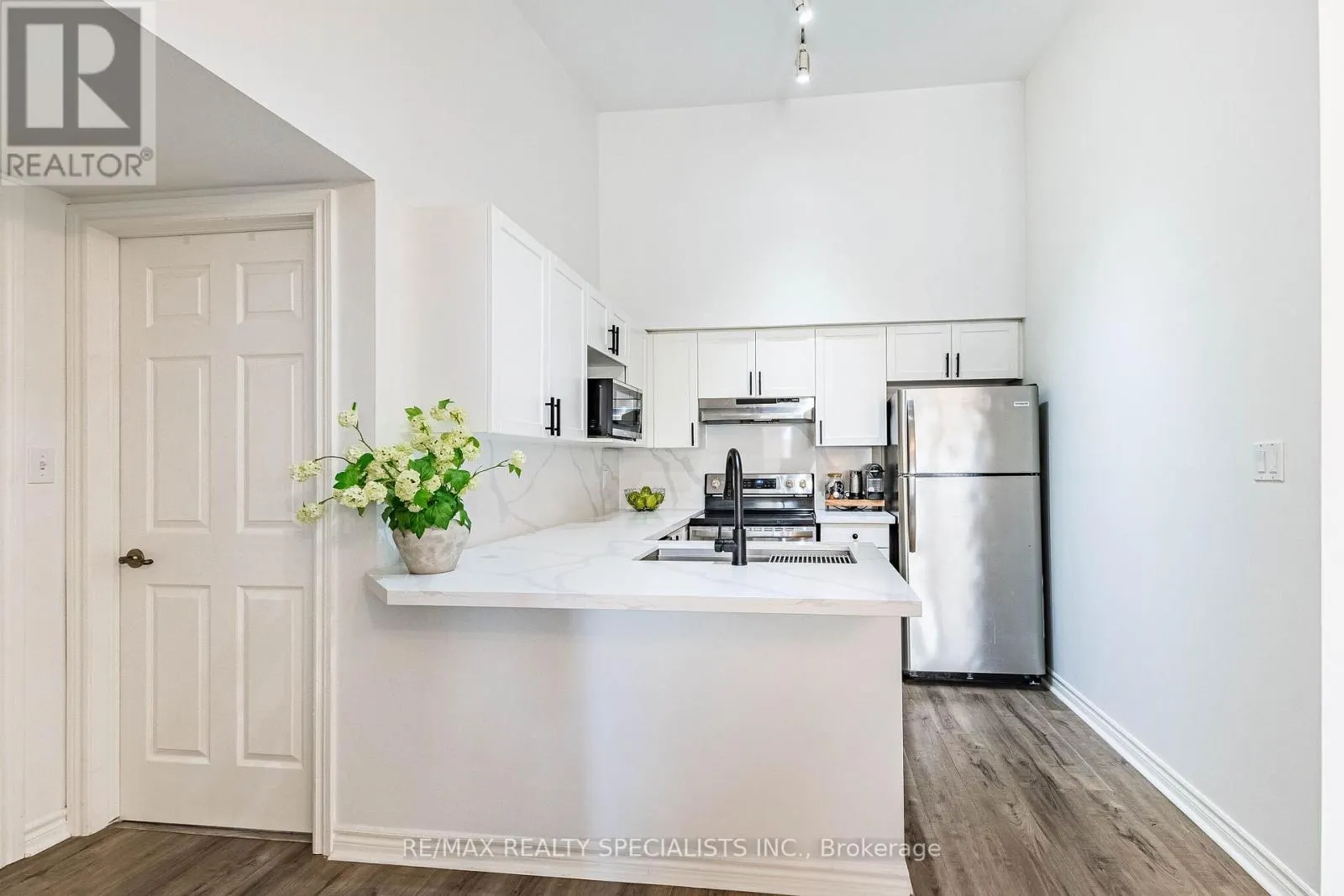 406 - 1480 BISHOPS GATE