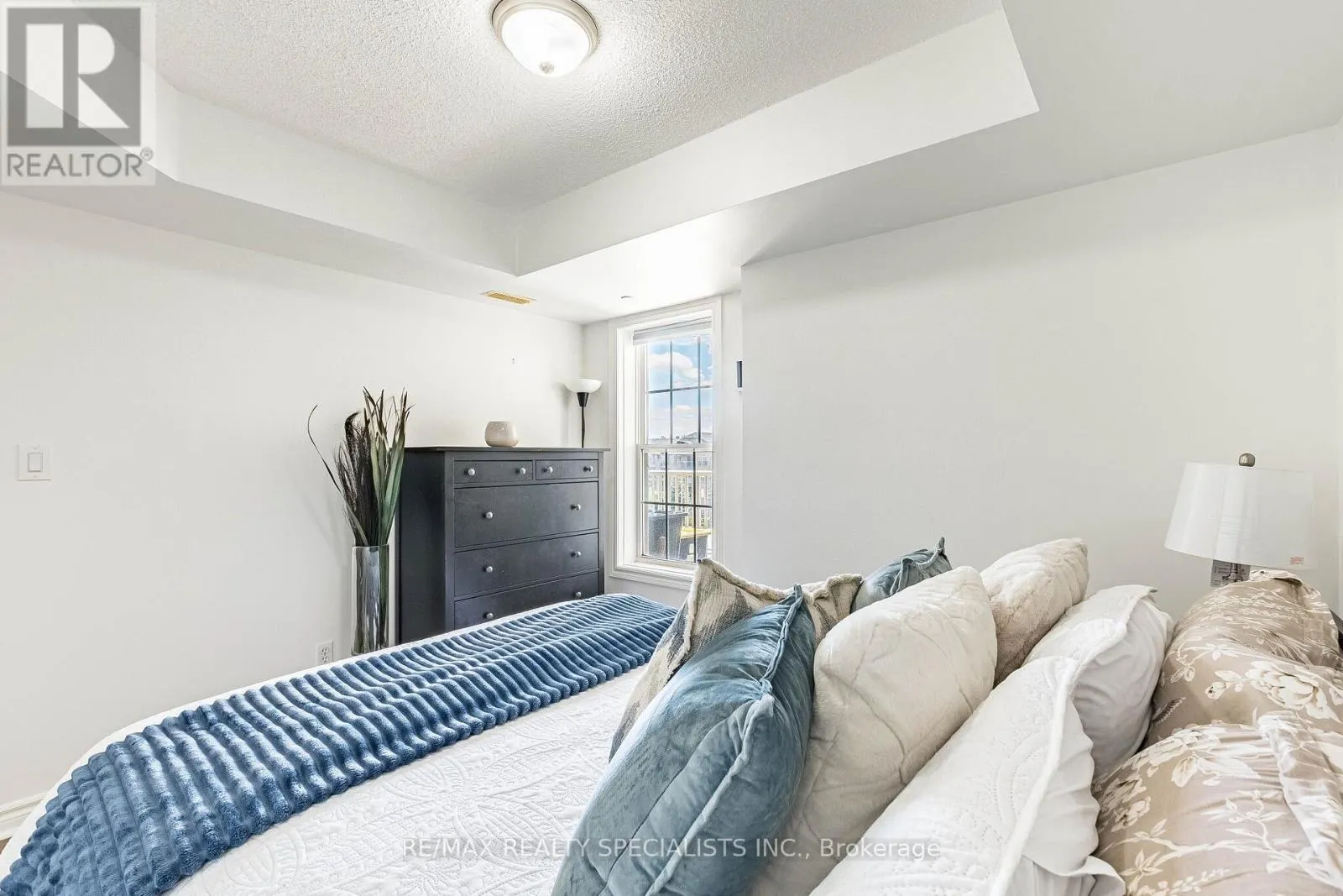 406 - 1480 BISHOPS GATE