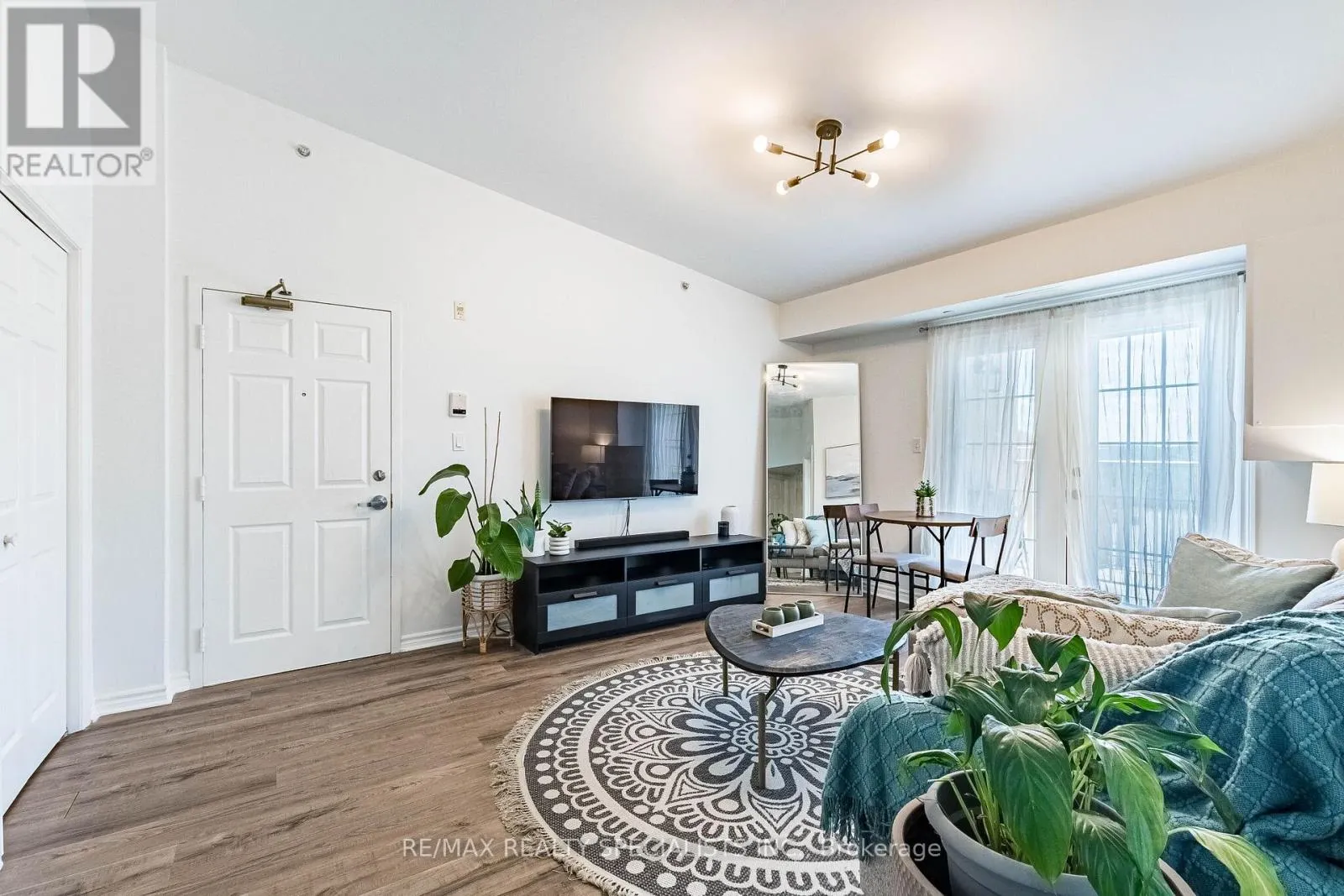 406 - 1480 BISHOPS GATE