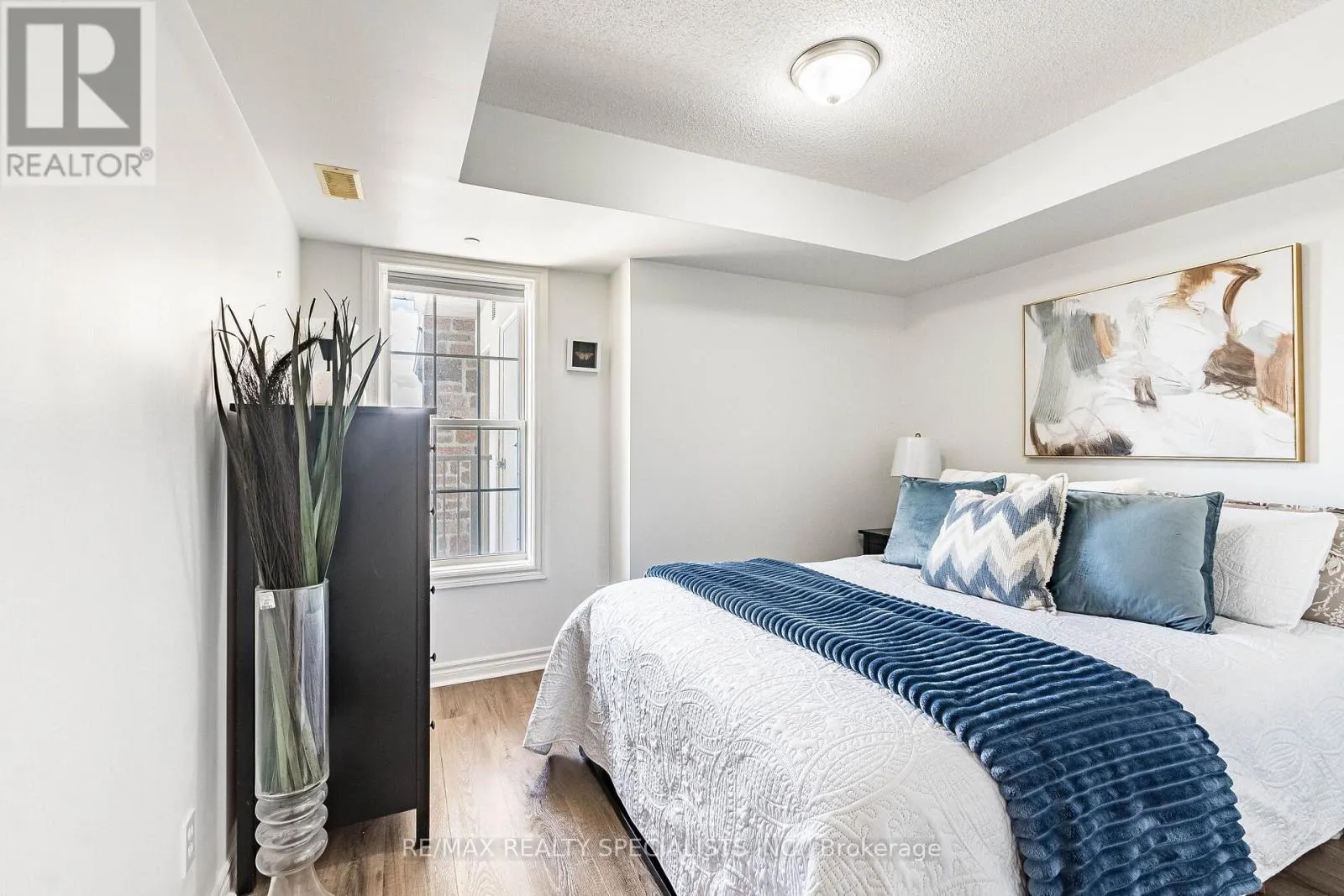 406 - 1480 BISHOPS GATE