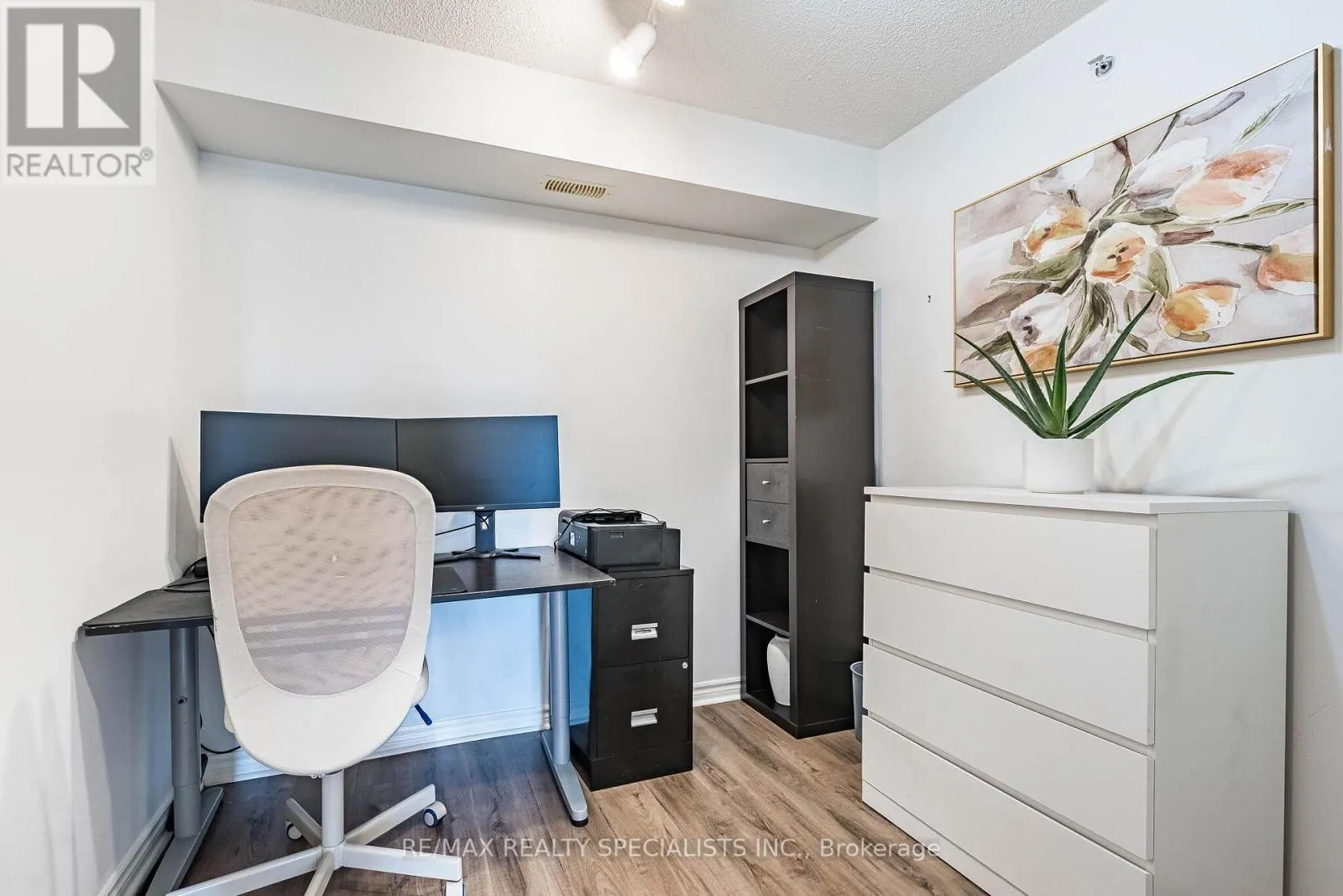 406 - 1480 BISHOPS GATE