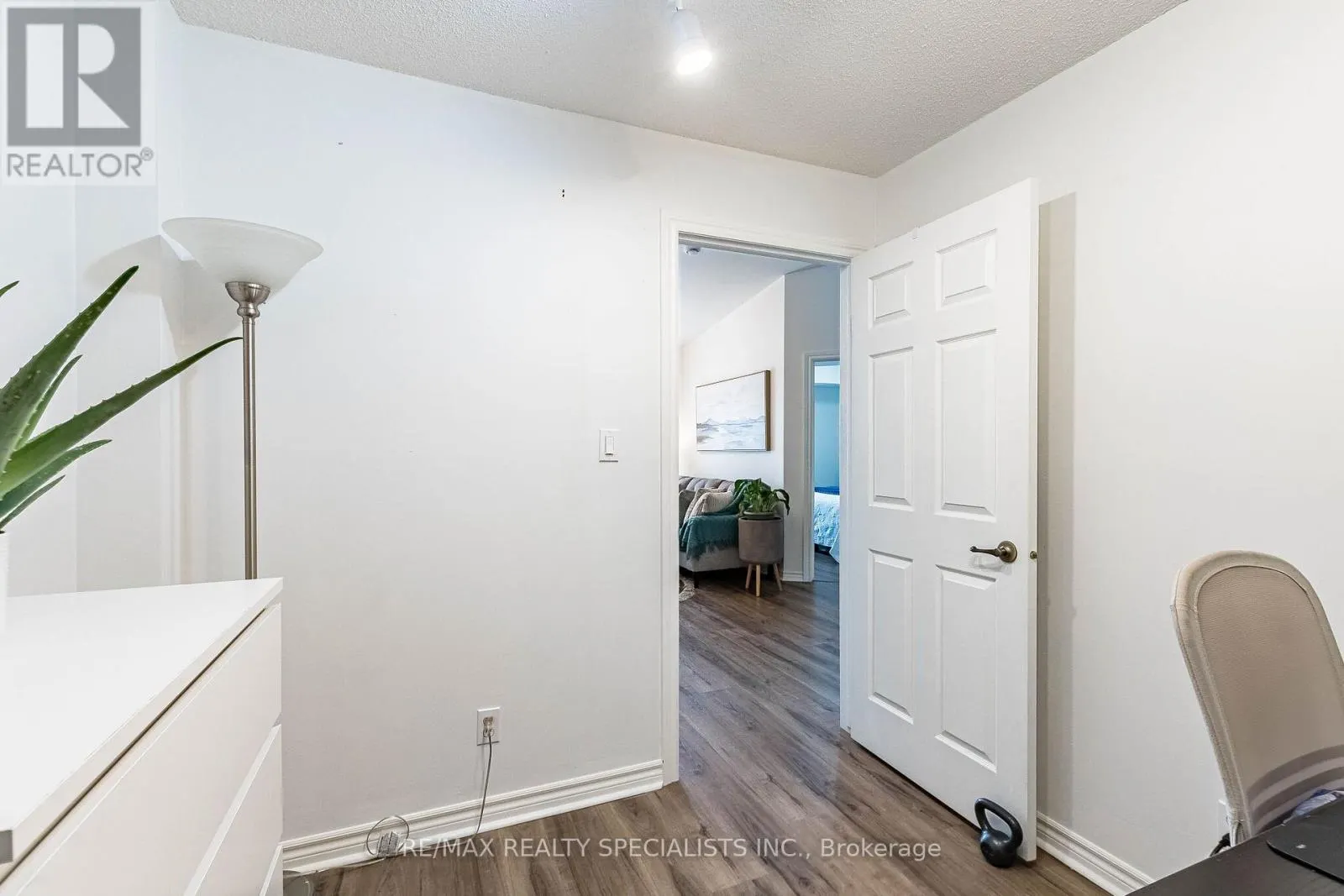 406 - 1480 BISHOPS GATE