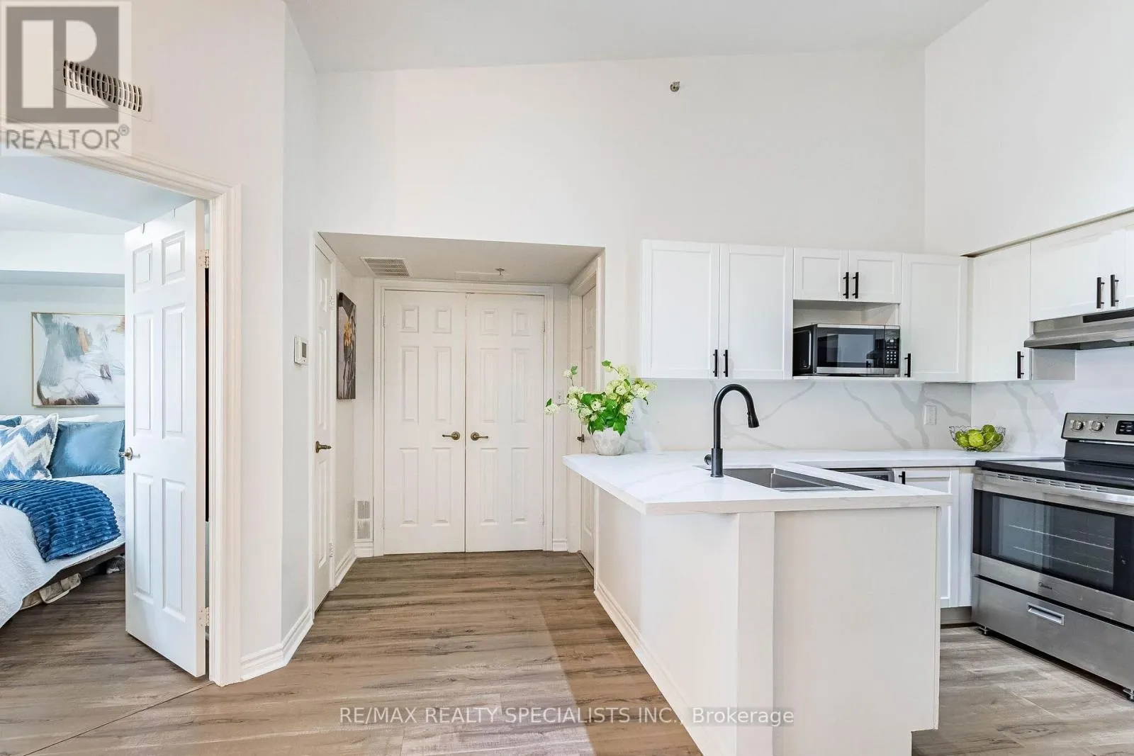406 - 1480 BISHOPS GATE