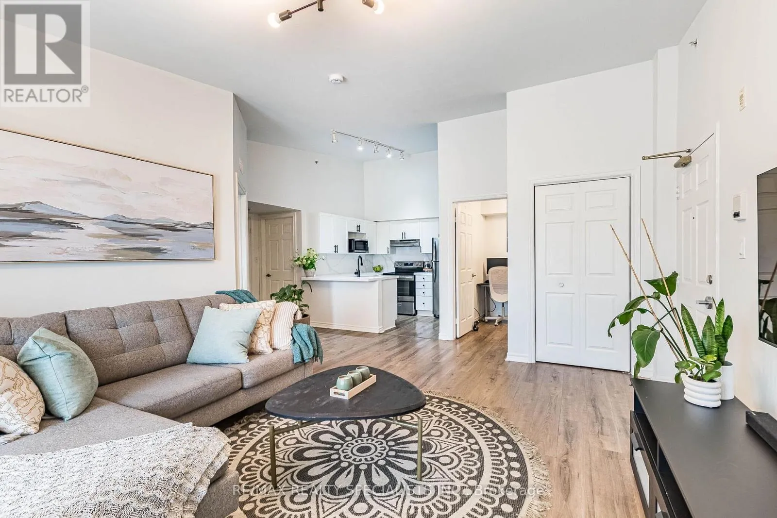 406 - 1480 BISHOPS GATE