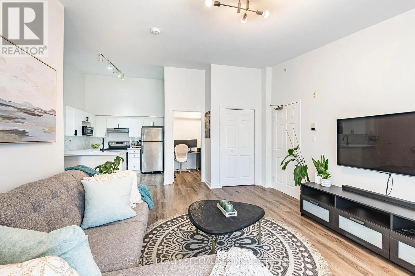 406 - 1480 BISHOPS GATE