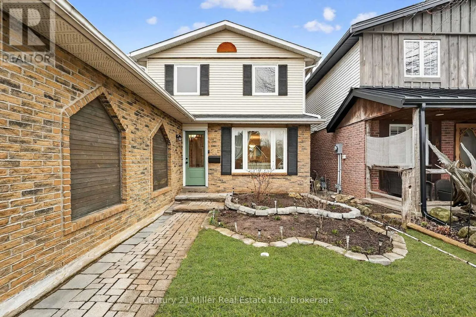 2451 MALCOLM CRESCENT