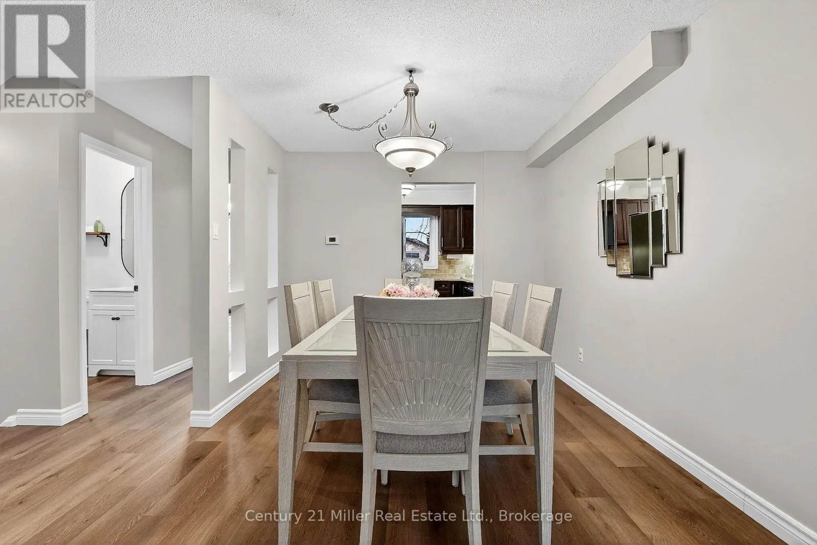 2451 MALCOLM CRESCENT