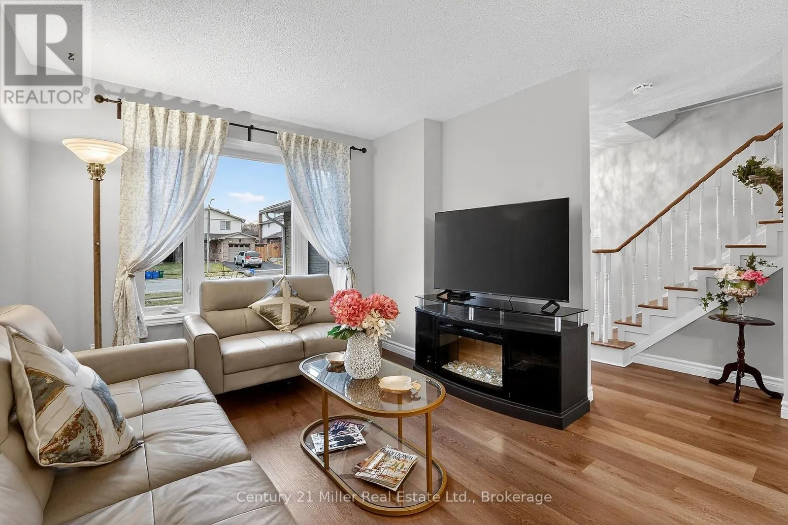 2451 MALCOLM CRESCENT