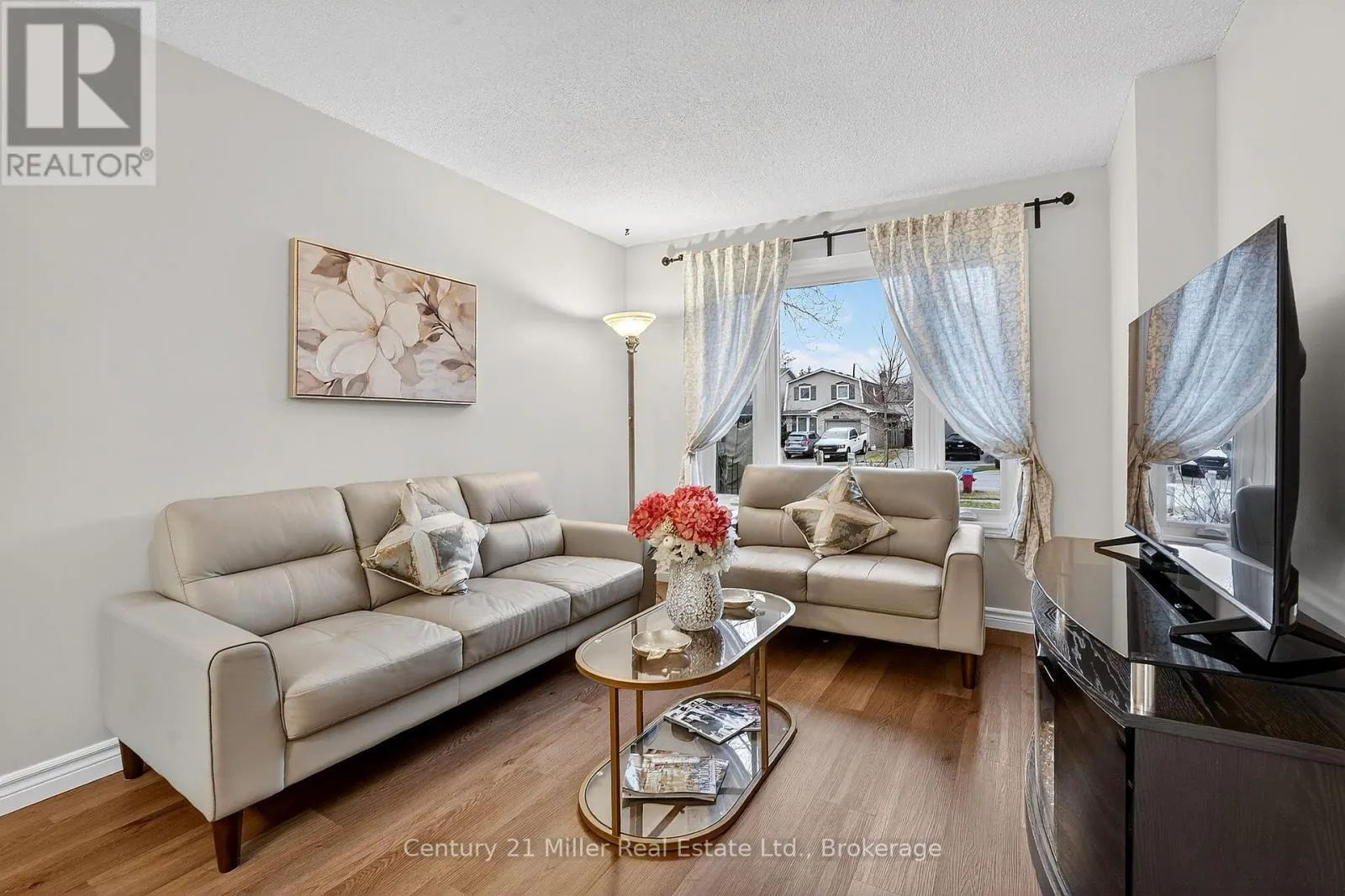 2451 MALCOLM CRESCENT